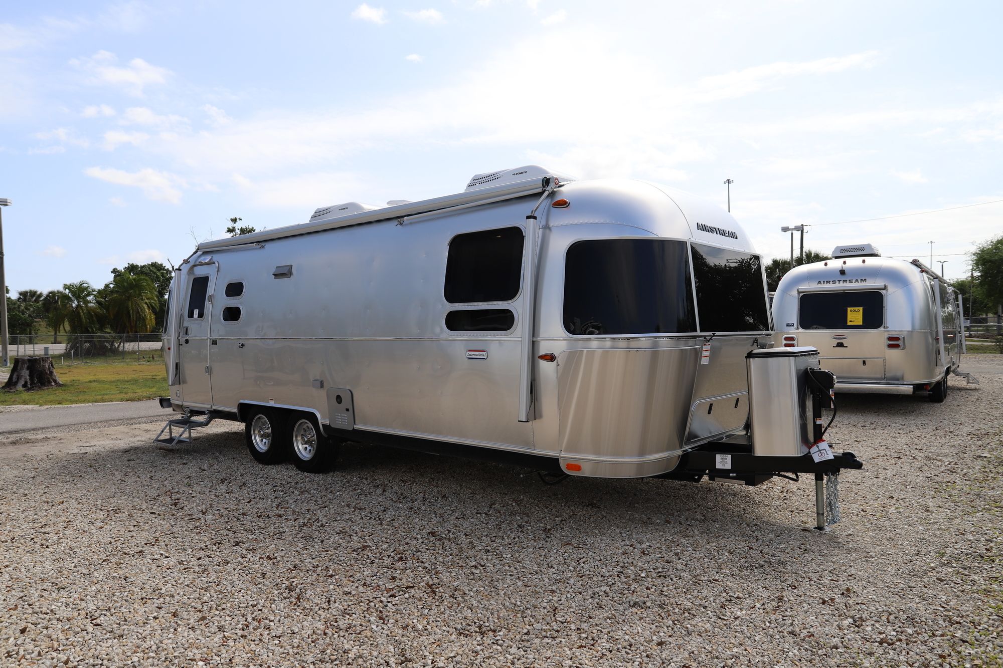 New 2021 Airstream International 27FB Travel Trailer  For Sale