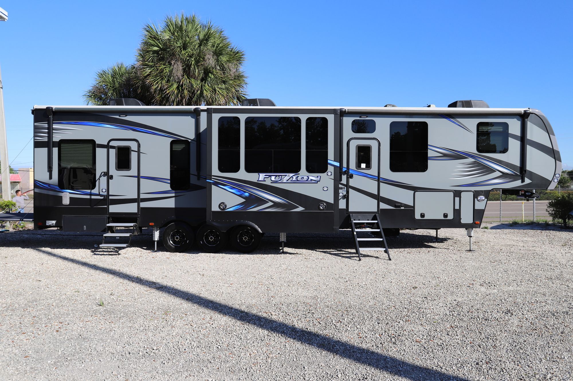 Used 2017 Keystone Fuzion 417 Fifth Wheel  For Sale