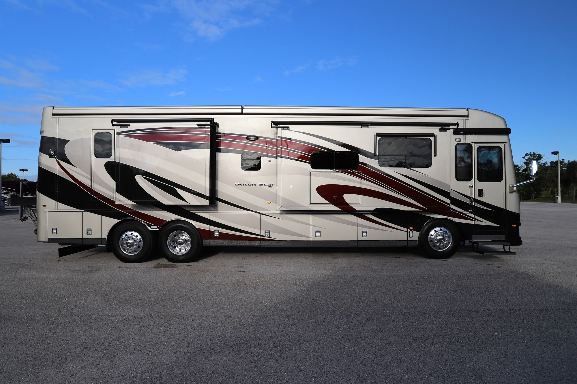 Used 2019 Newmar Dutch Star 4018 Class A  For Sale