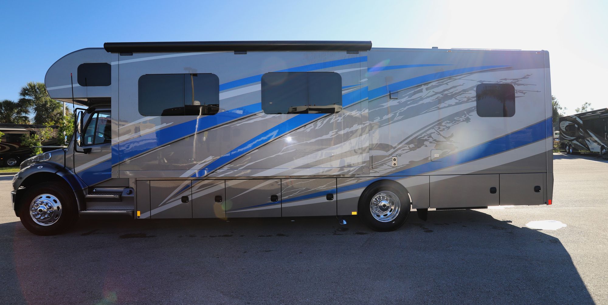 New 2021 Renegade Rv Valencia 35MB Super C  For Sale