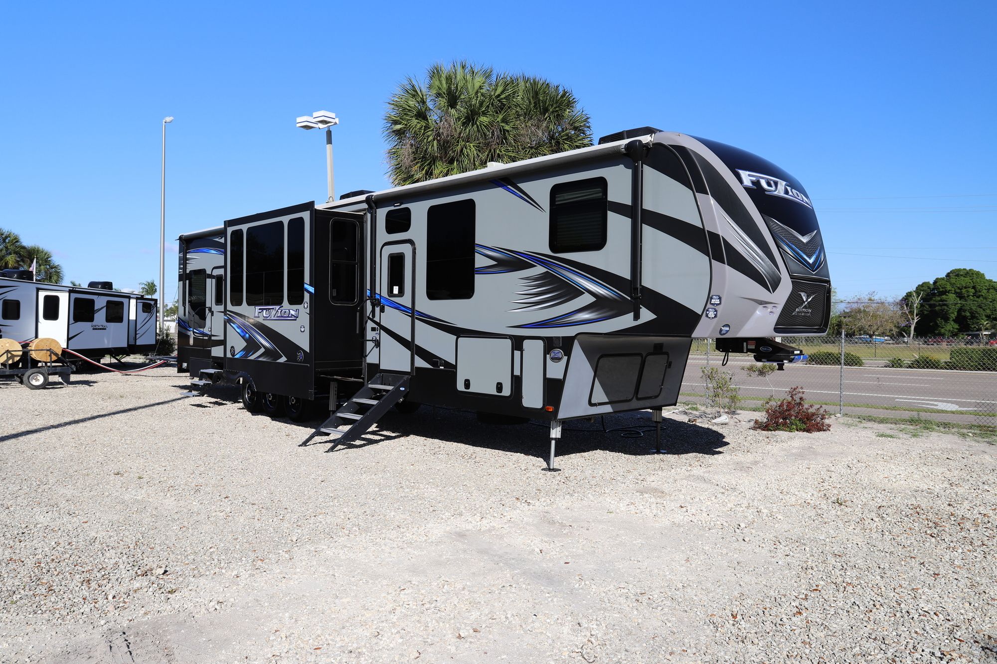 Used 2017 Keystone Fuzion 417 Fifth Wheel  For Sale