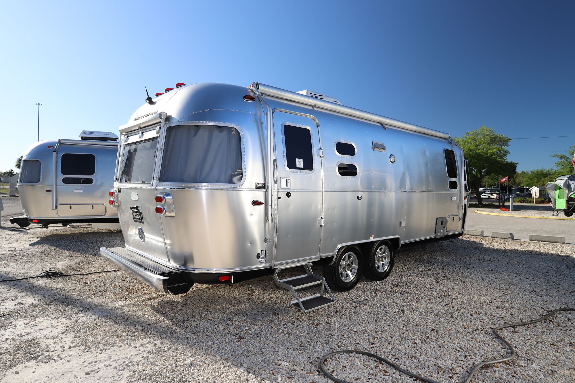 New 2021 Airstream Flying Cloud 25FB Travel Trailer  For Sale