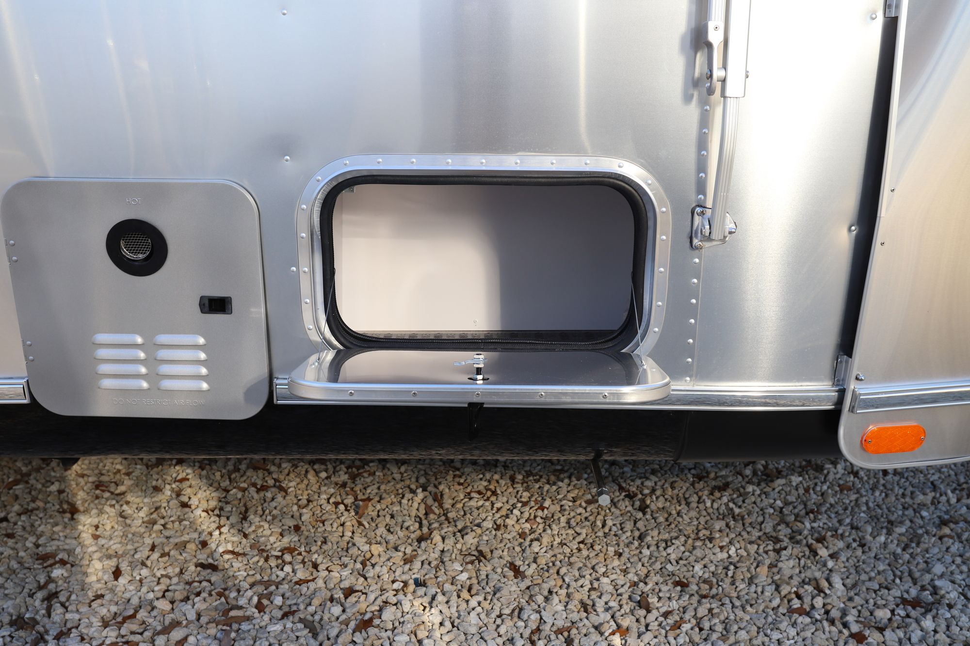 New 2021 Airstream Flying Cloud 25FB Travel Trailer  For Sale