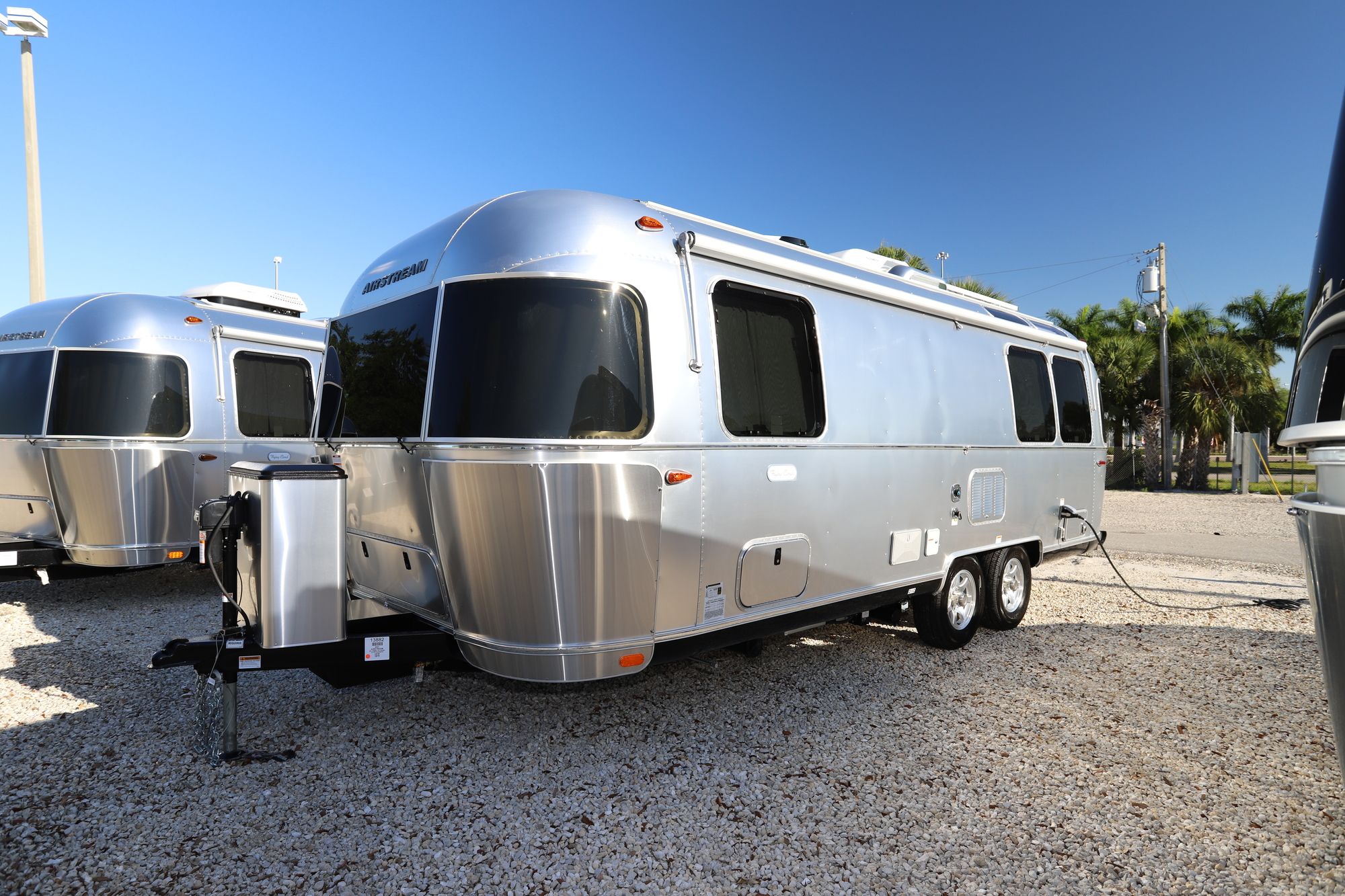 New 2021 Airstream Flying Cloud 25FB Travel Trailer  For Sale