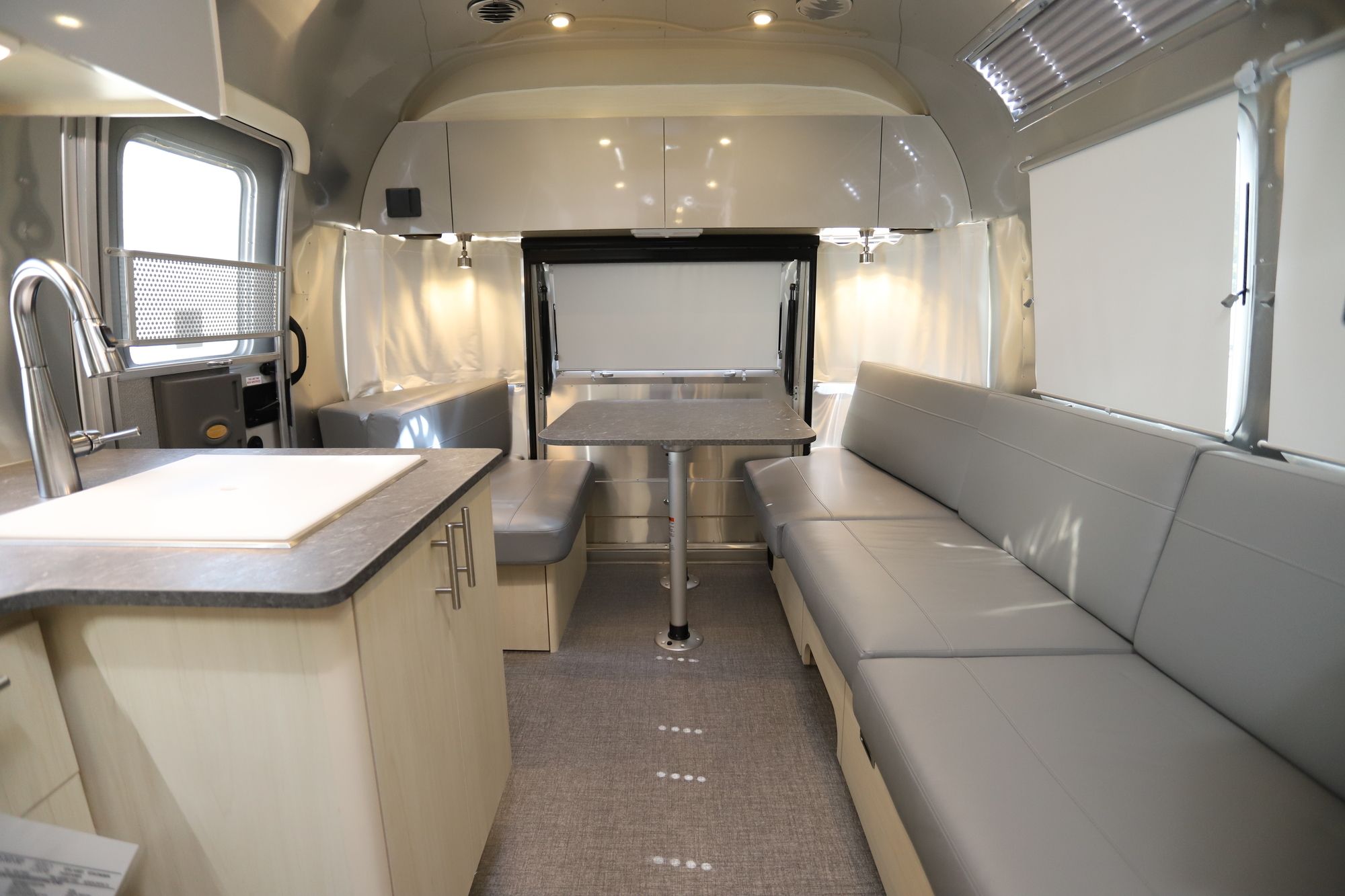 New 2021 Airstream Flying Cloud 25FB Travel Trailer  For Sale