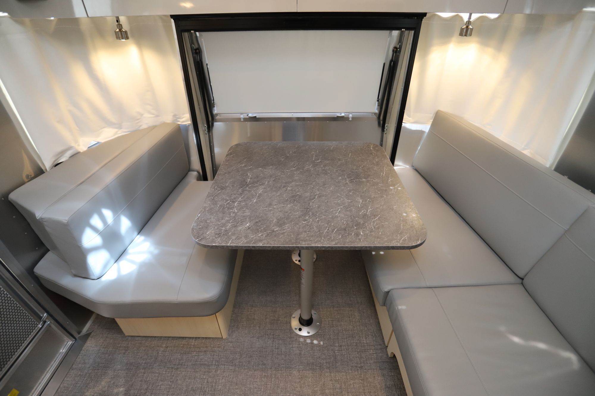 New 2021 Airstream Flying Cloud 25FB Travel Trailer  For Sale