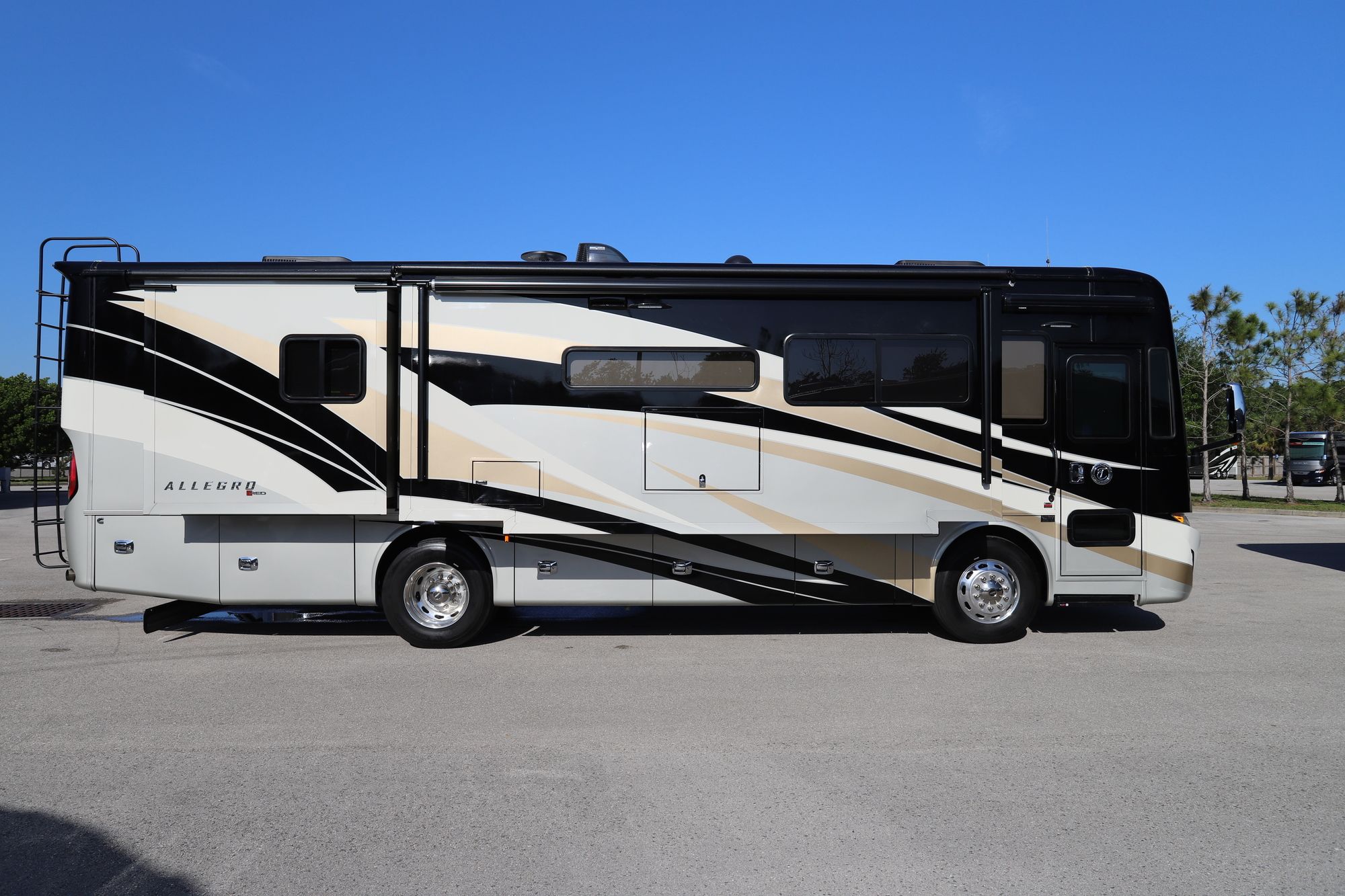 Used 2020 Tiffin Motor Homes Allegro Red 33AA Class A  For Sale