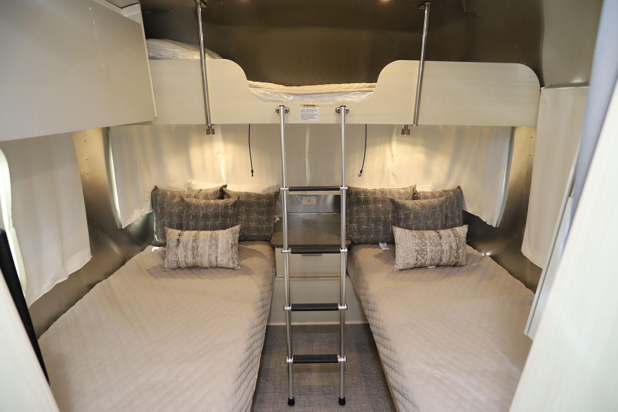 New 2021 Airstream Flying Cloud 25FB Travel Trailer  For Sale