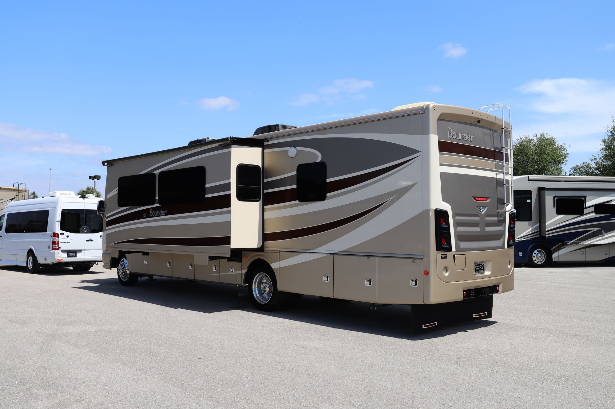 Used 2016 Fleetwood Bounder 35K Class A  For Sale