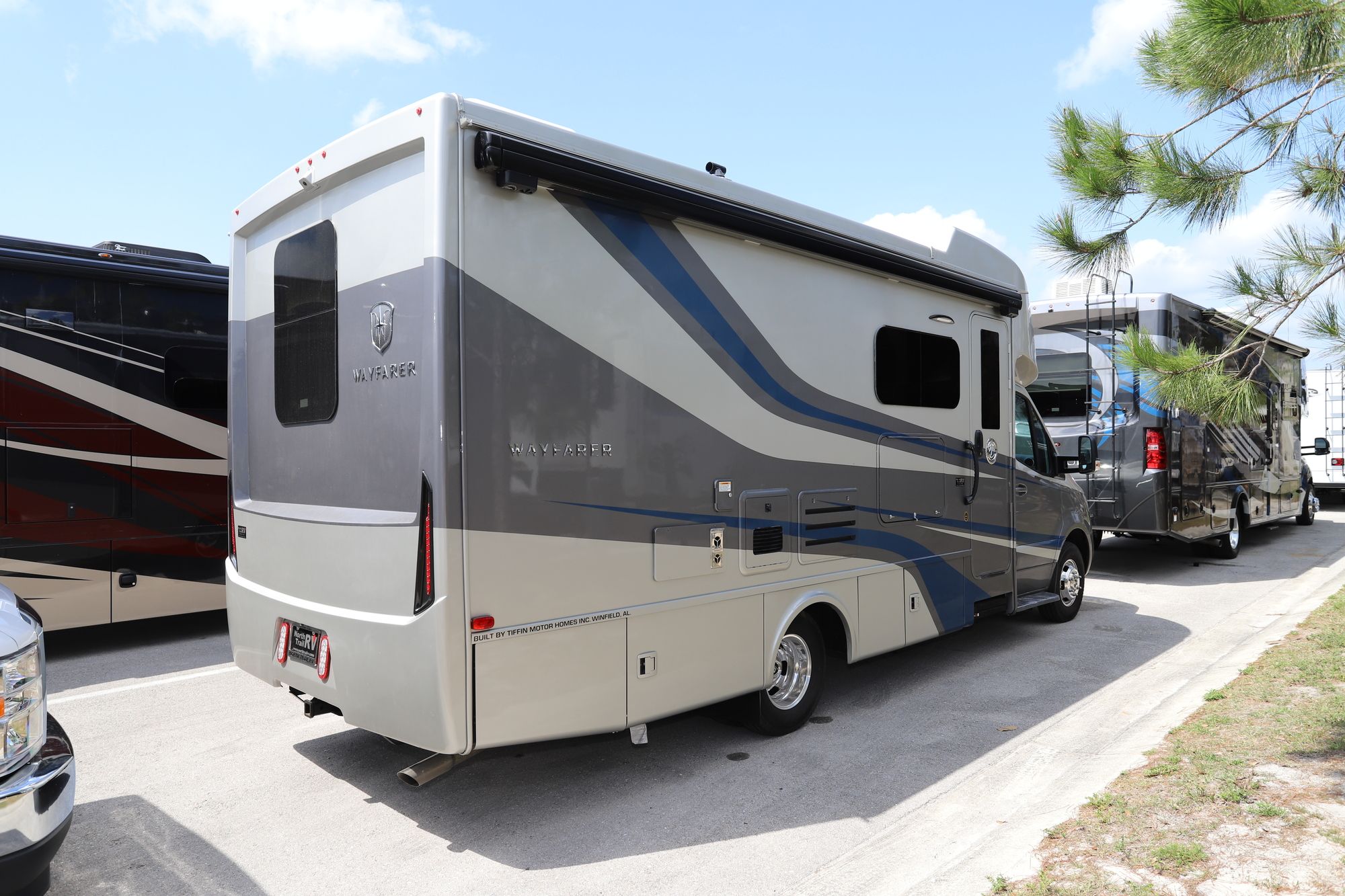 New 2021 Tiffin Motor Homes Wayfarer 25RW Class C  For Sale