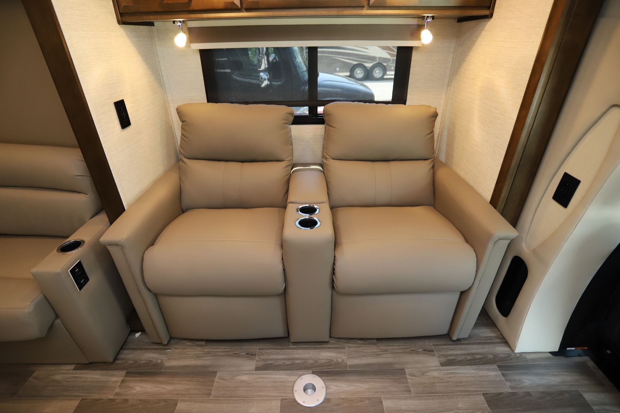 New 2021 Tiffin Motor Homes Wayfarer 25RW Class C  For Sale