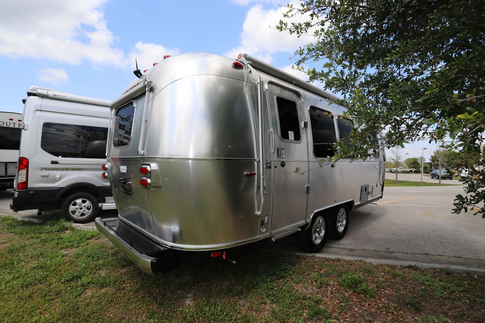 New 2021 Airstream Flying Cloud 23FB Travel Trailer  For Sale