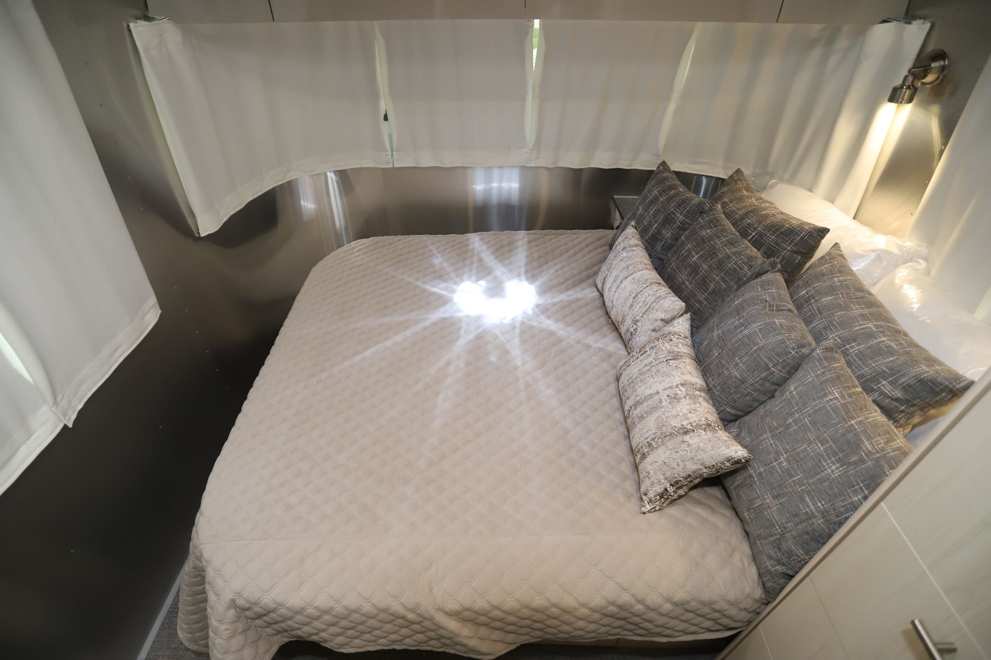 New 2021 Airstream Flying Cloud 23FB Travel Trailer  For Sale