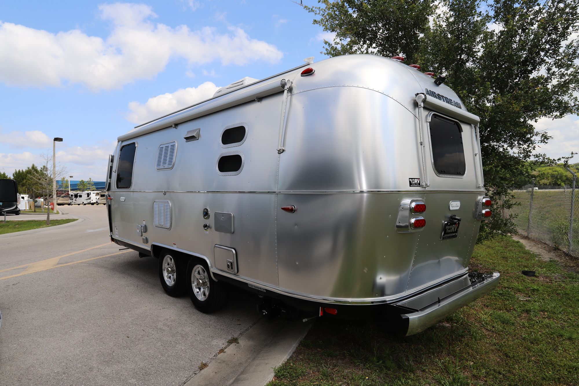 New 2021 Airstream Flying Cloud 23FB Travel Trailer  For Sale