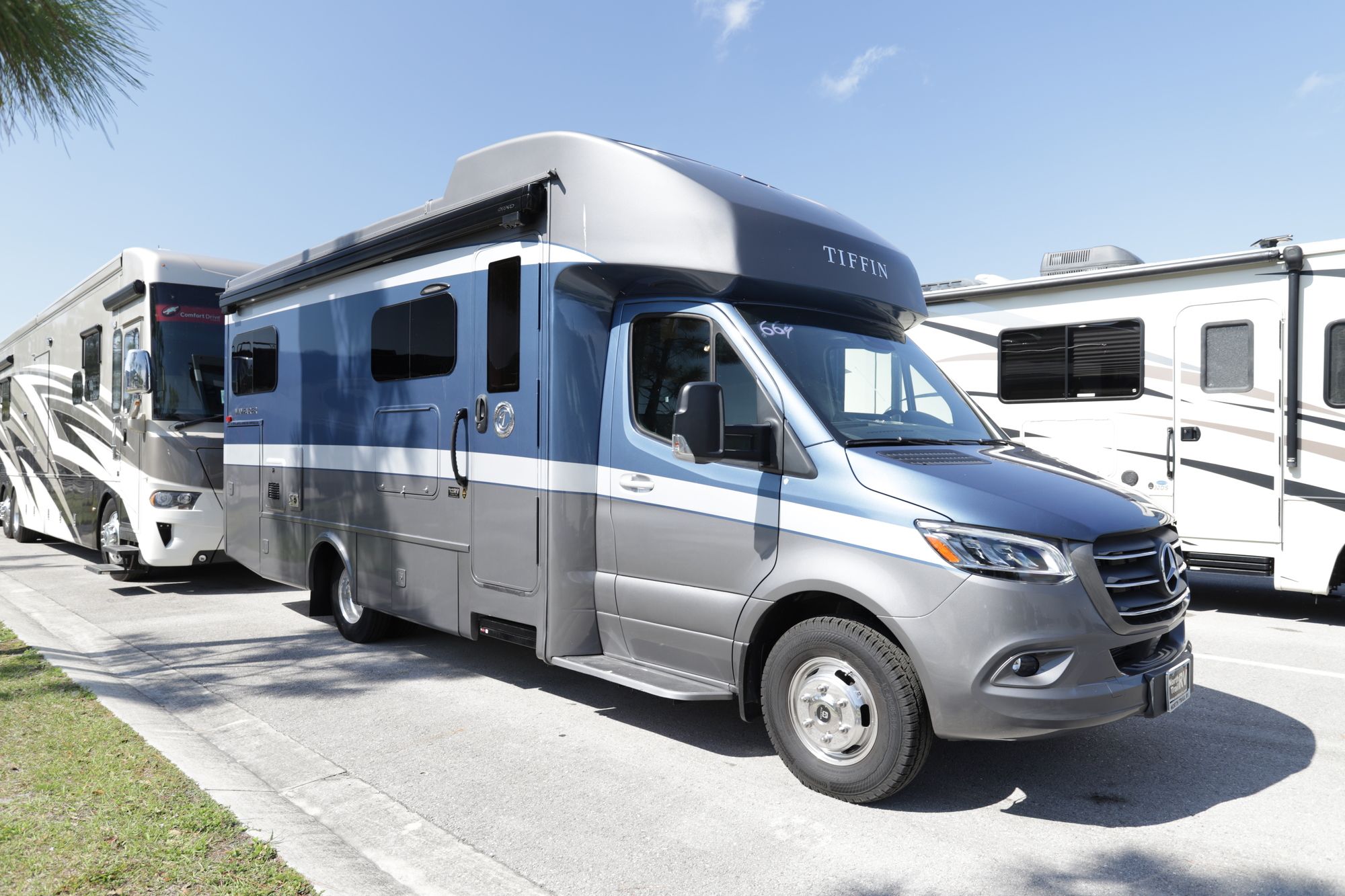 New 2021 Tiffin Motor Homes Wayfarer 25LW Class C  For Sale