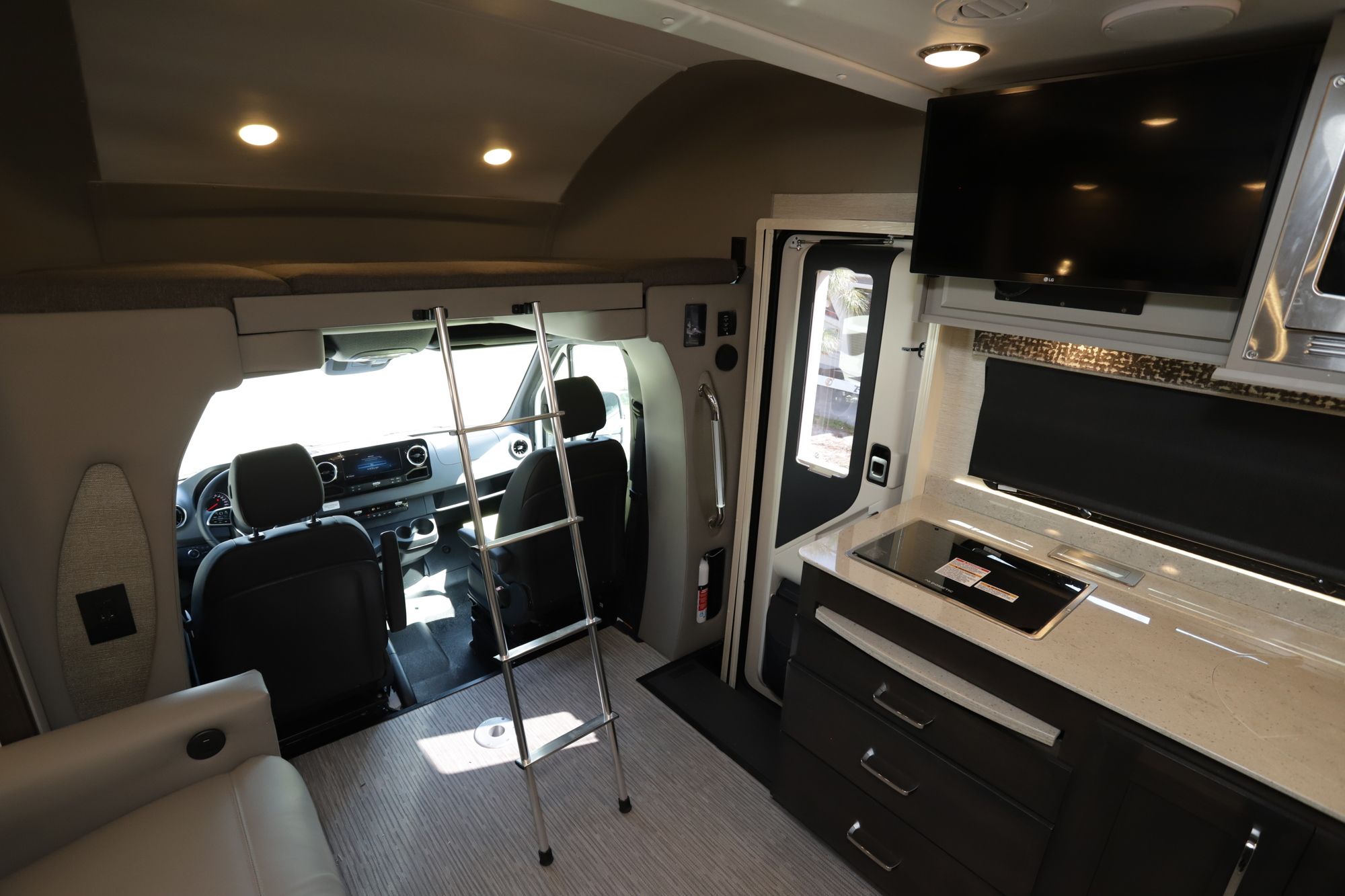 New 2021 Tiffin Motor Homes Wayfarer 25LW Class C  For Sale