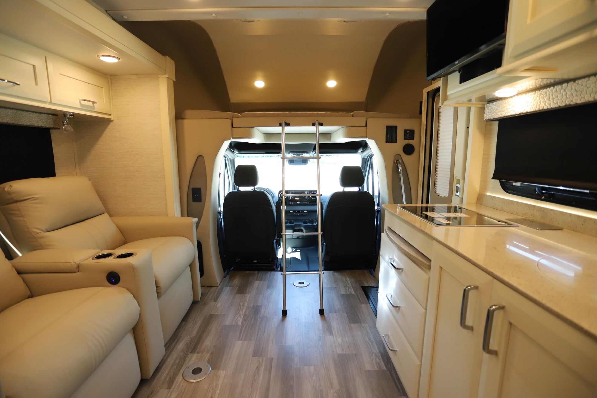 New 2021 Tiffin Motor Homes Wayfarer 25RW Class C  For Sale