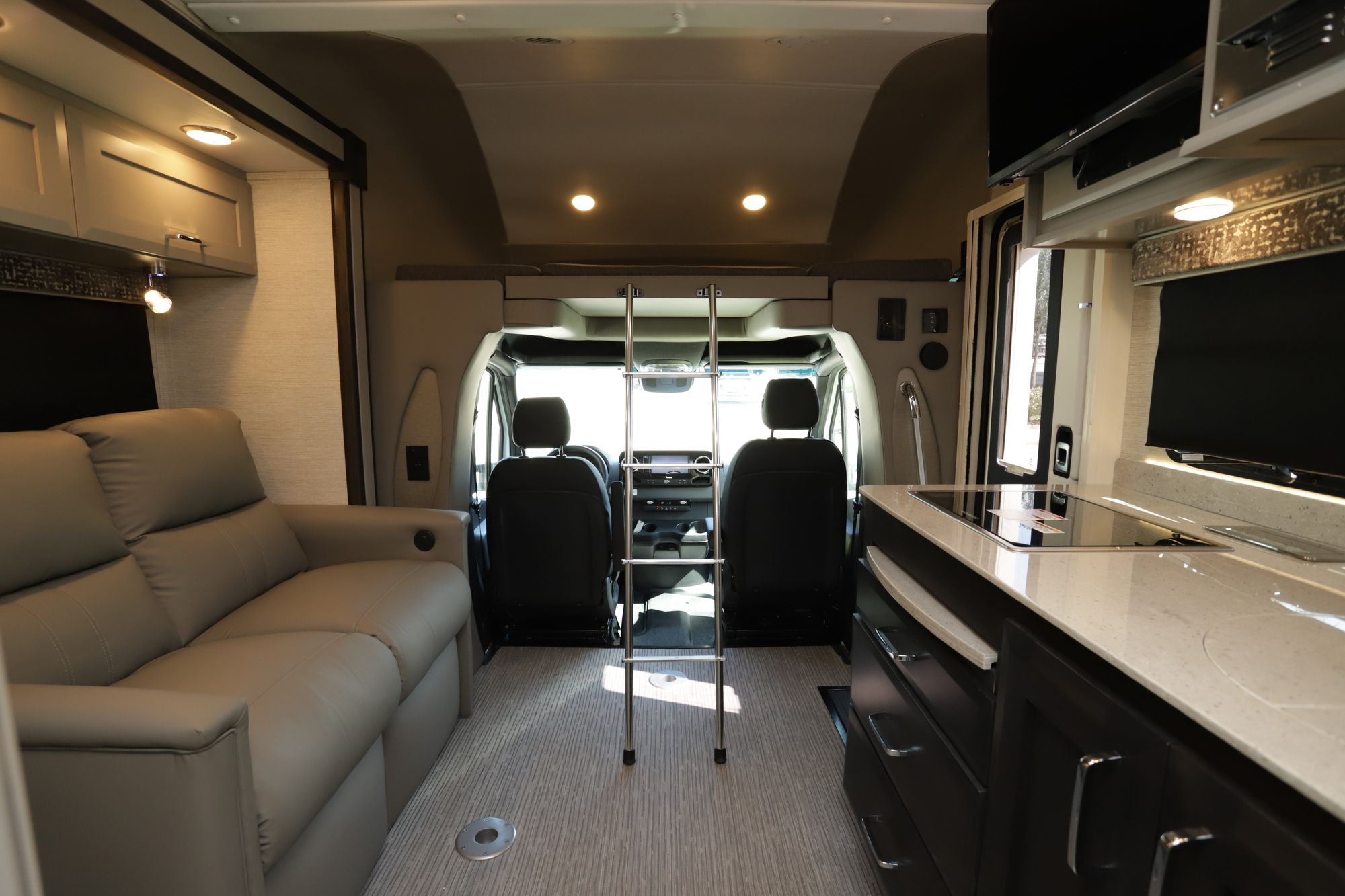 New 2021 Tiffin Motor Homes Wayfarer 25LW Class C  For Sale