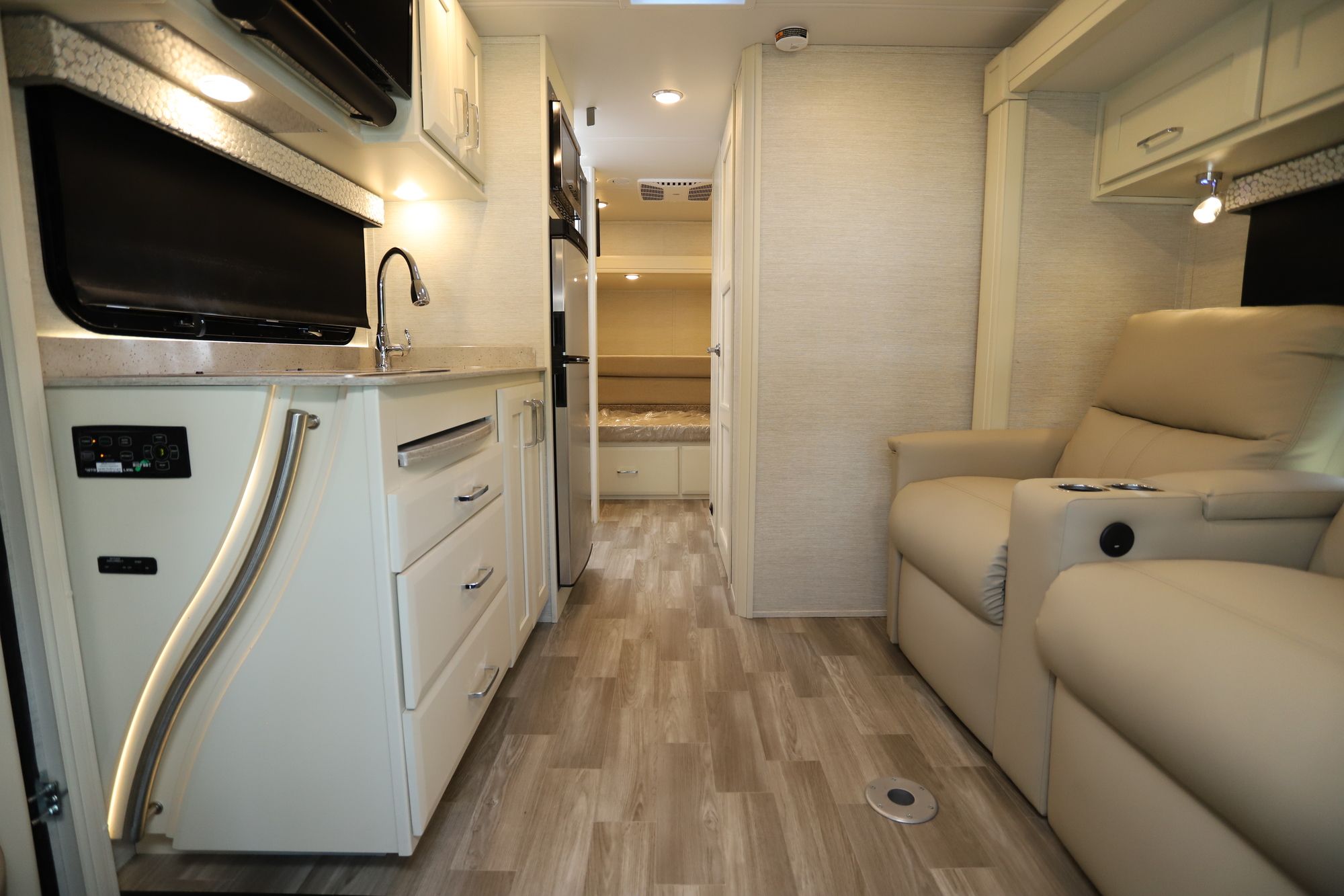 New 2021 Tiffin Motor Homes Wayfarer 25SW Class C  For Sale