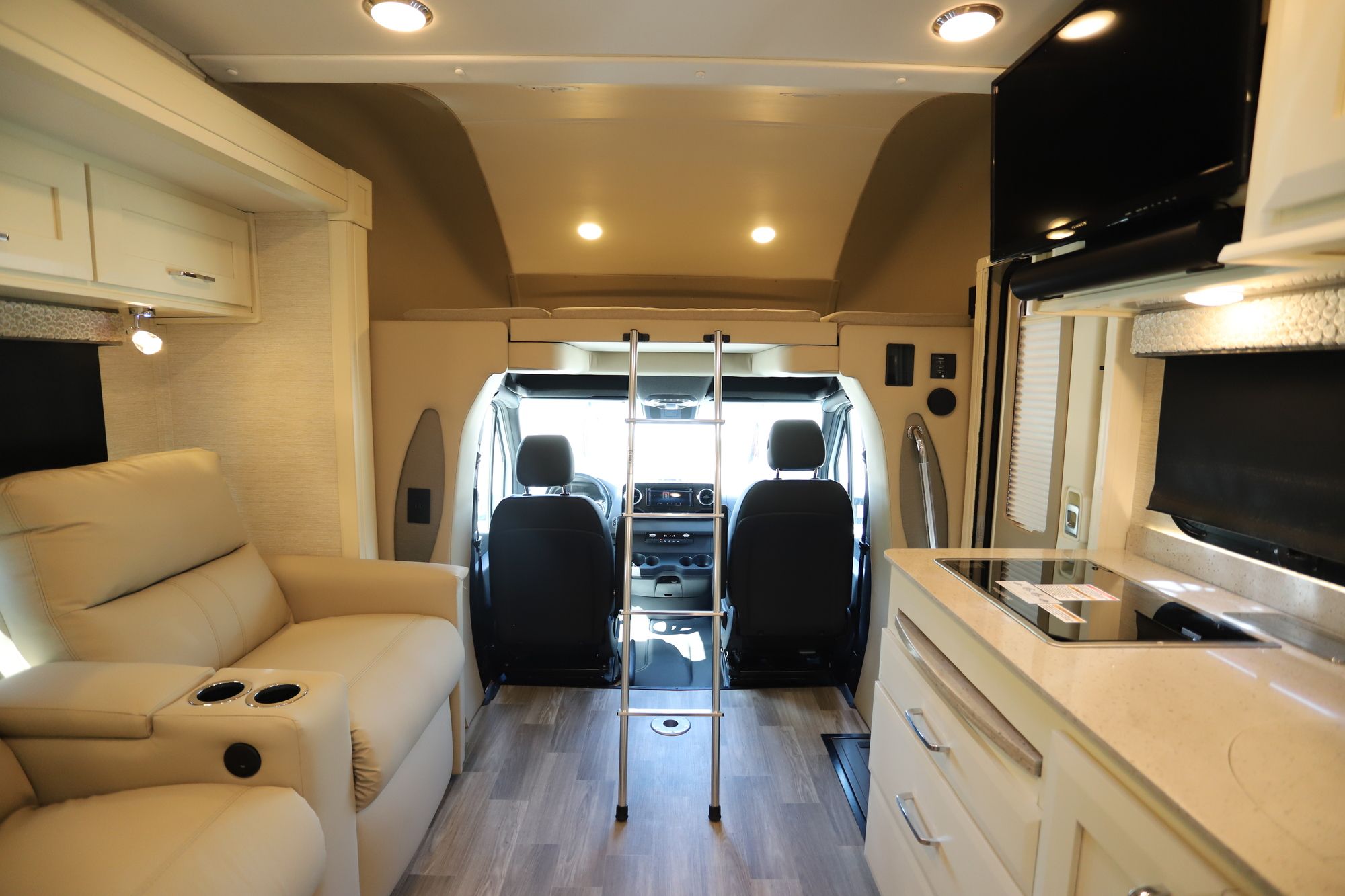 New 2021 Tiffin Motor Homes Wayfarer 25SW Class C  For Sale