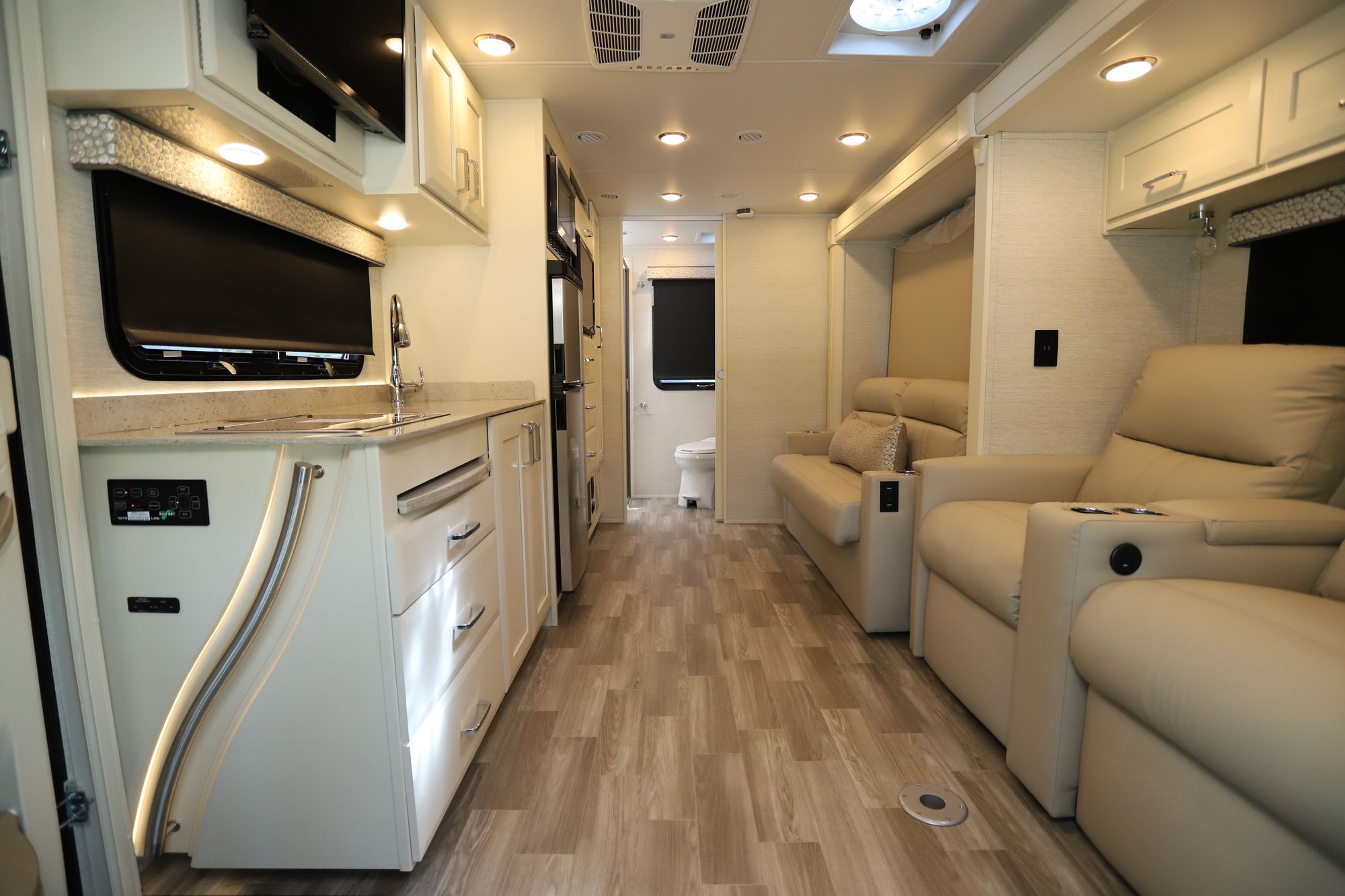 New 2021 Tiffin Motor Homes Wayfarer 25RW Class C  For Sale