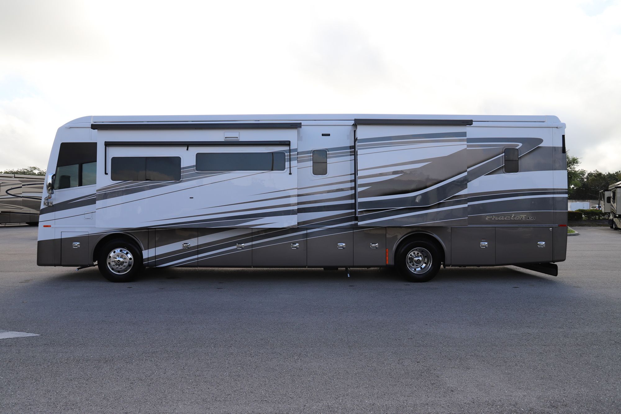 New 2021 Tiffin Motor Homes Phaeton 40IH Class A  For Sale