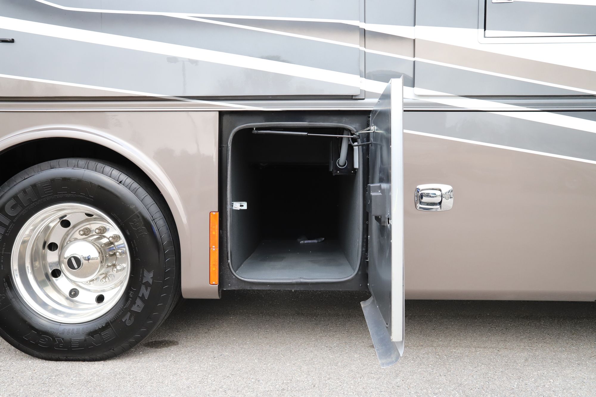 New 2021 Tiffin Motor Homes Phaeton 40IH Class A  For Sale