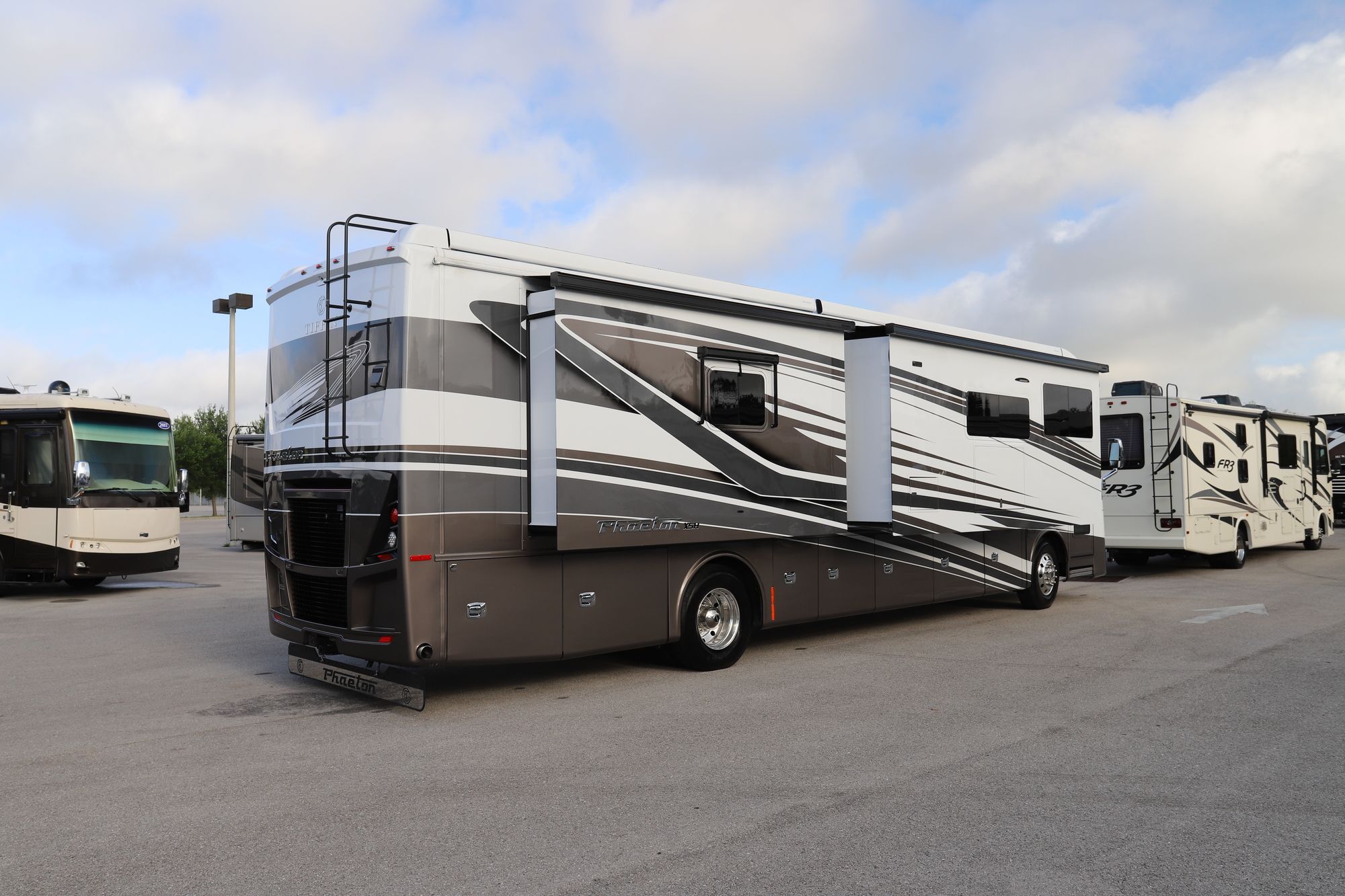New 2021 Tiffin Motor Homes Phaeton 40IH Class A  For Sale