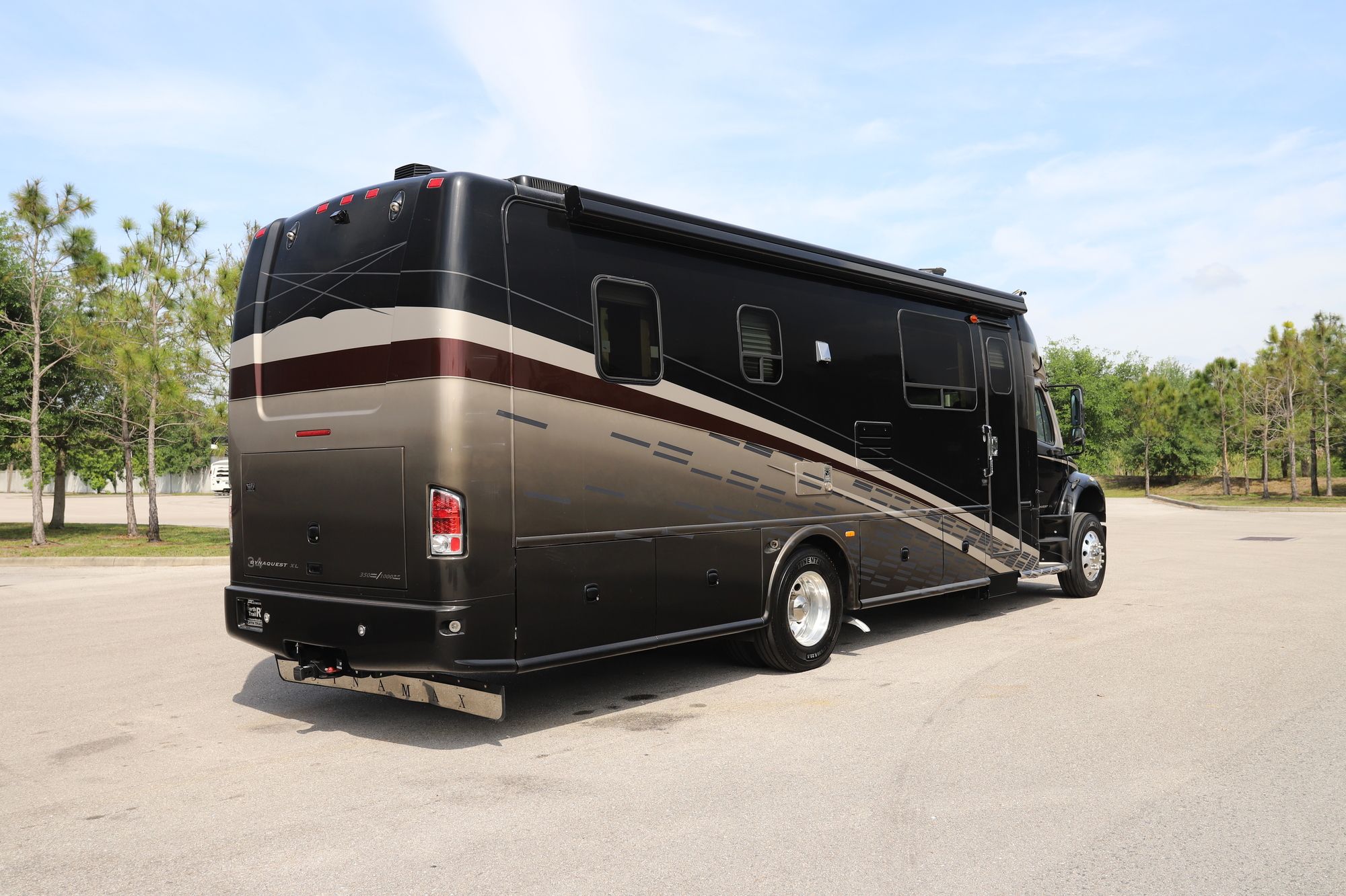 Used 2013 Dynamax Dynaquest 340XL Super C  For Sale