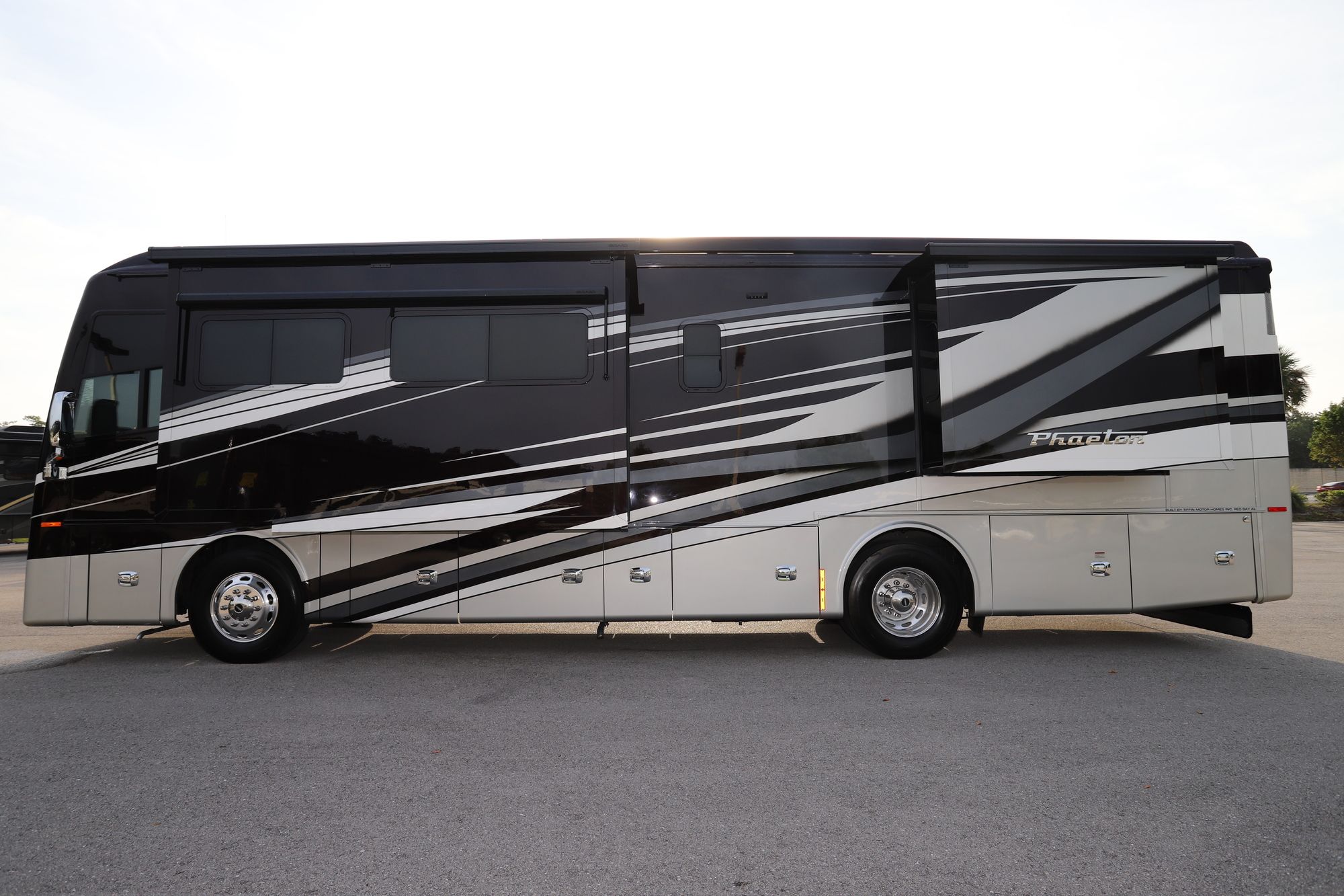 New 2021 Tiffin Motor Homes Phaeton 36SH Class A  For Sale