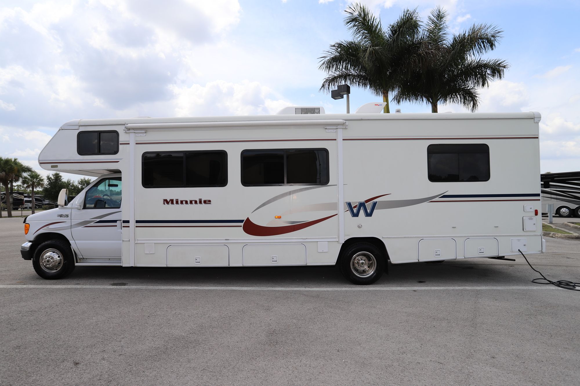 Used 2005 Winnebago Minnie 31C Class C  For Sale