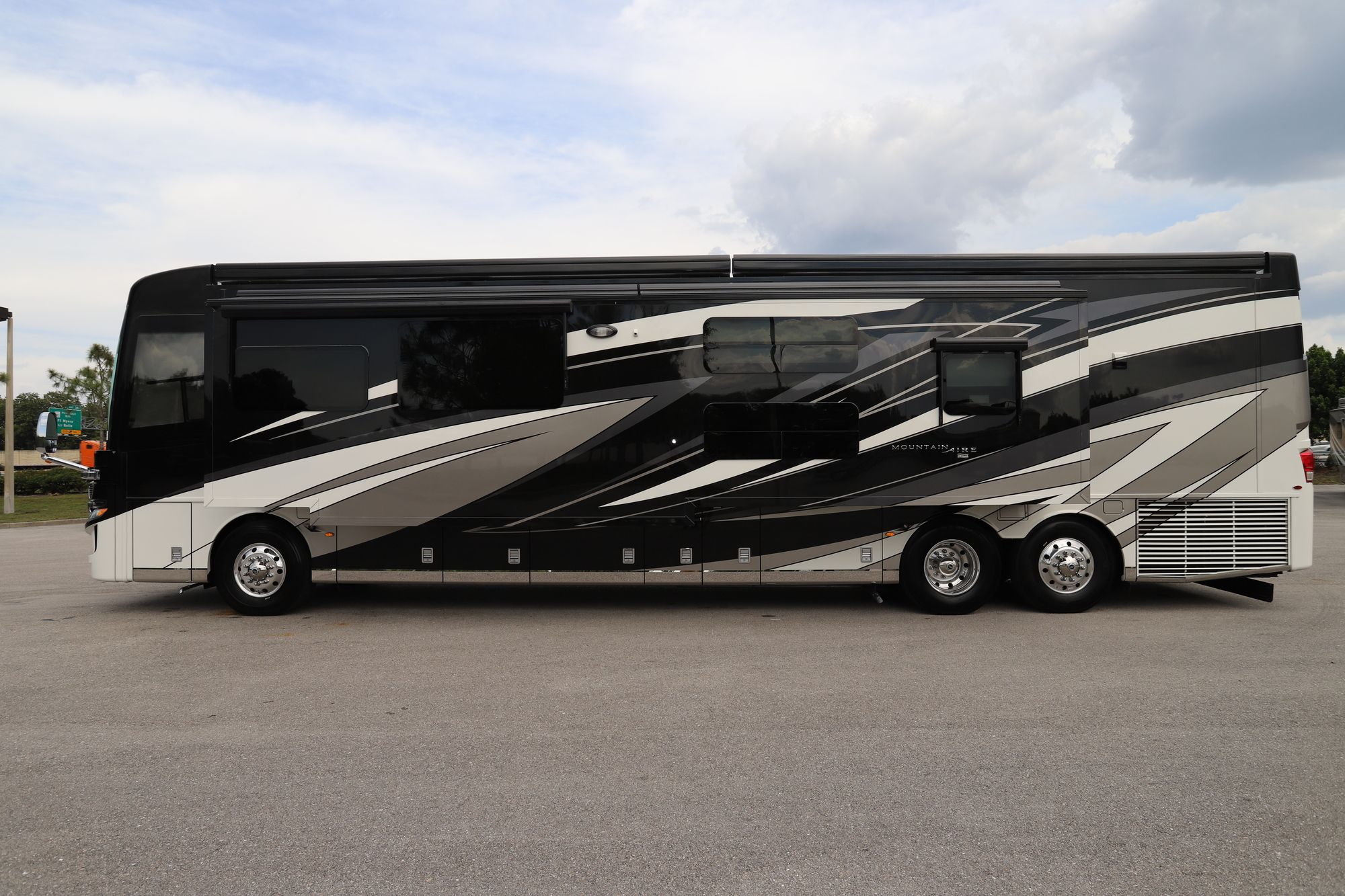 New 2021 Newmar Mountain Aire 4535 Class A  For Sale