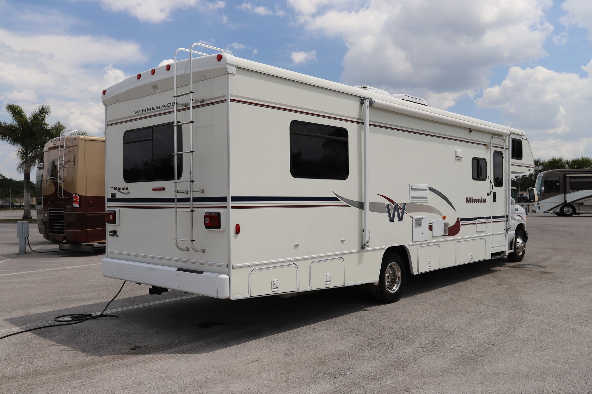 Used 2005 Winnebago Minnie 31C Class C  For Sale