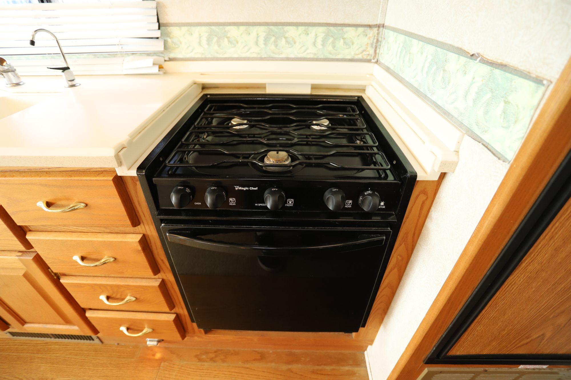 Used 2004 Gulf Stream Sun Voyager 8335 Class A  For Sale