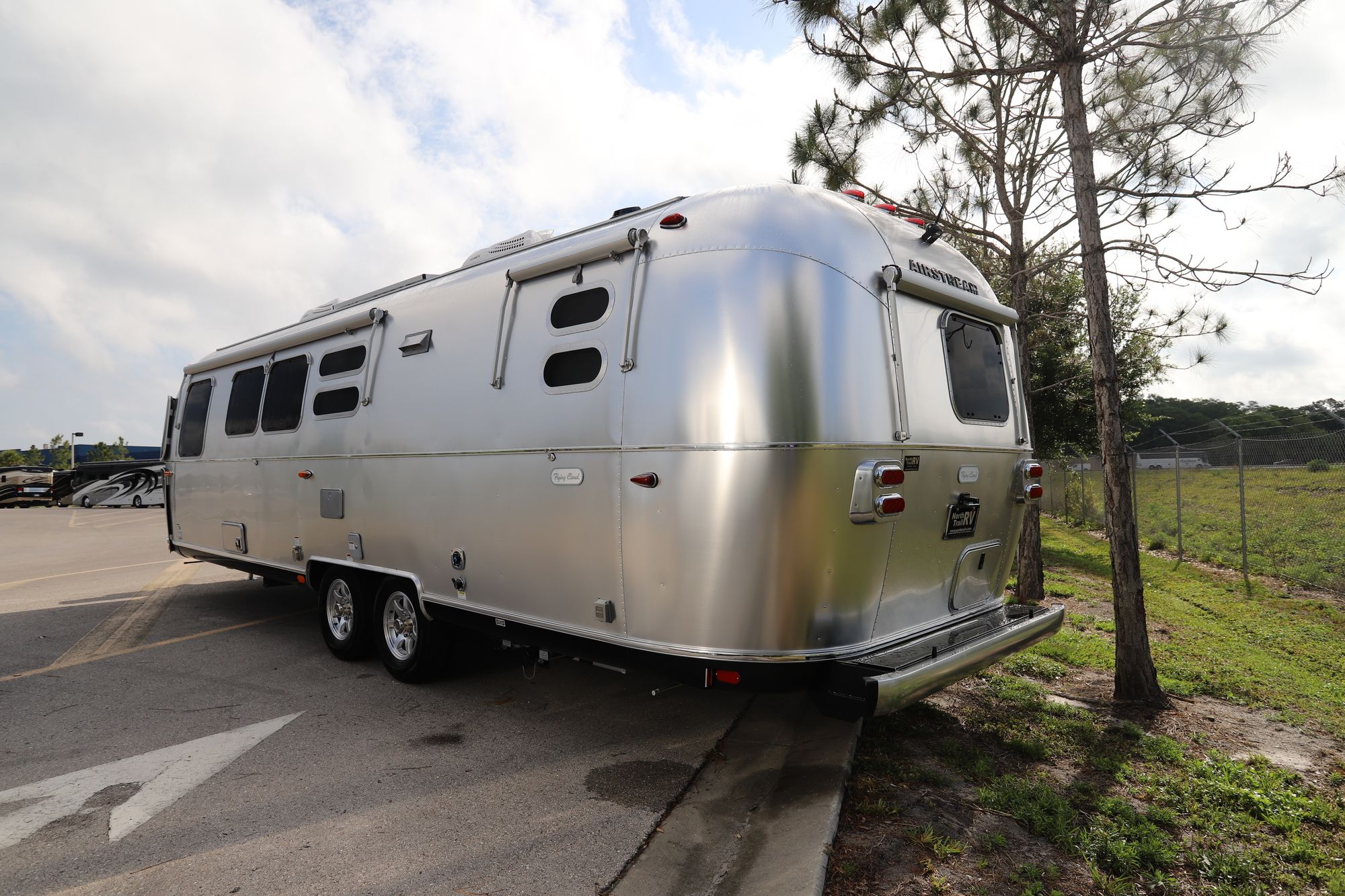 New 2021 Airstream Flying Cloud 30FB Travel Trailer  For Sale