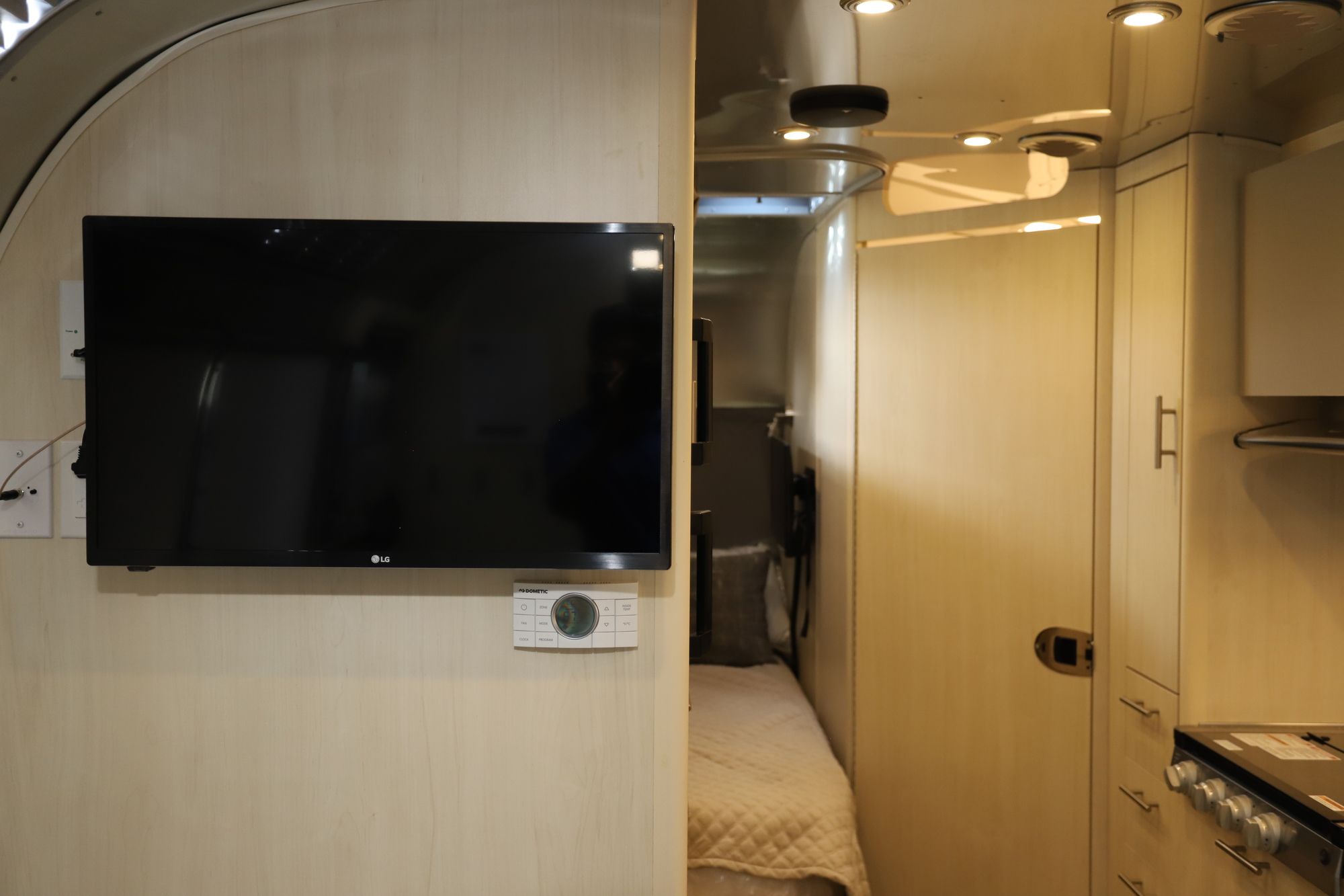 New 2021 Airstream Flying Cloud 30FB Travel Trailer  For Sale