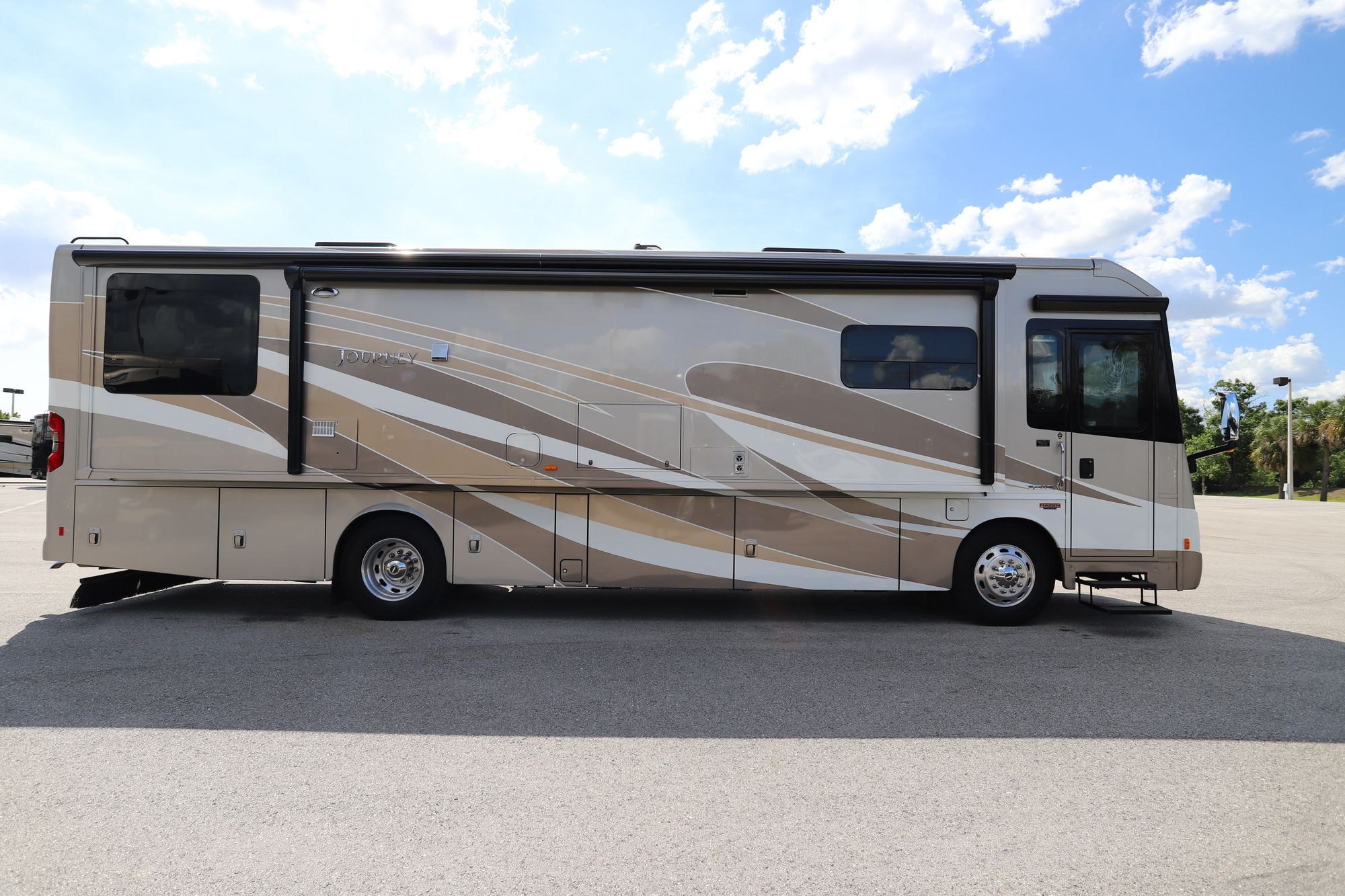 Used 2015 Winnebago Journey 36M Class A  For Sale