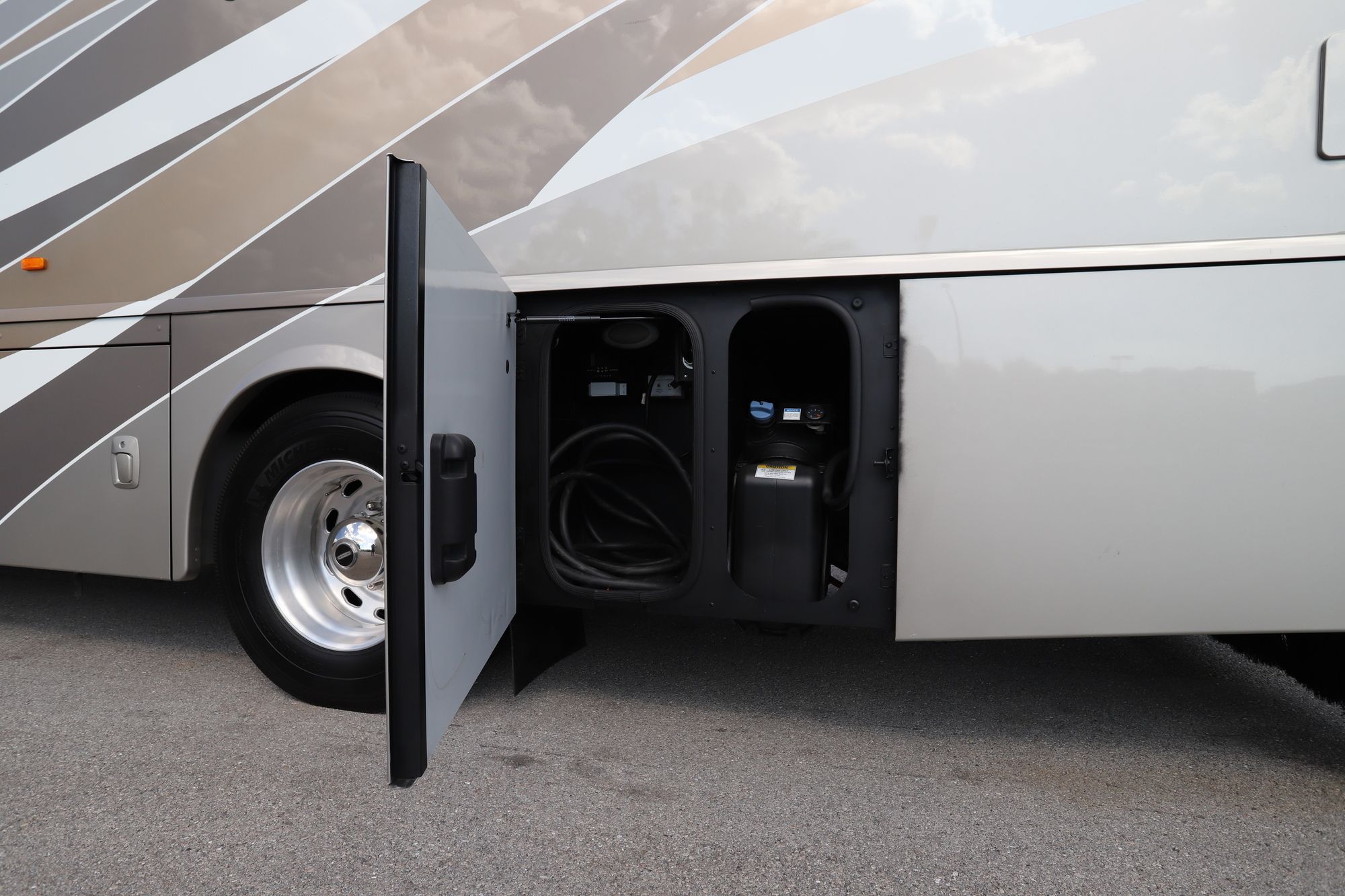 Used 2015 Winnebago Journey 36M Class A  For Sale