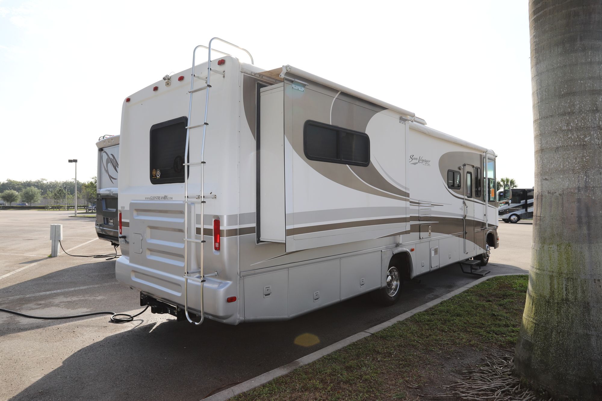 Used 2004 Gulf Stream Sun Voyager 8335 Class A  For Sale