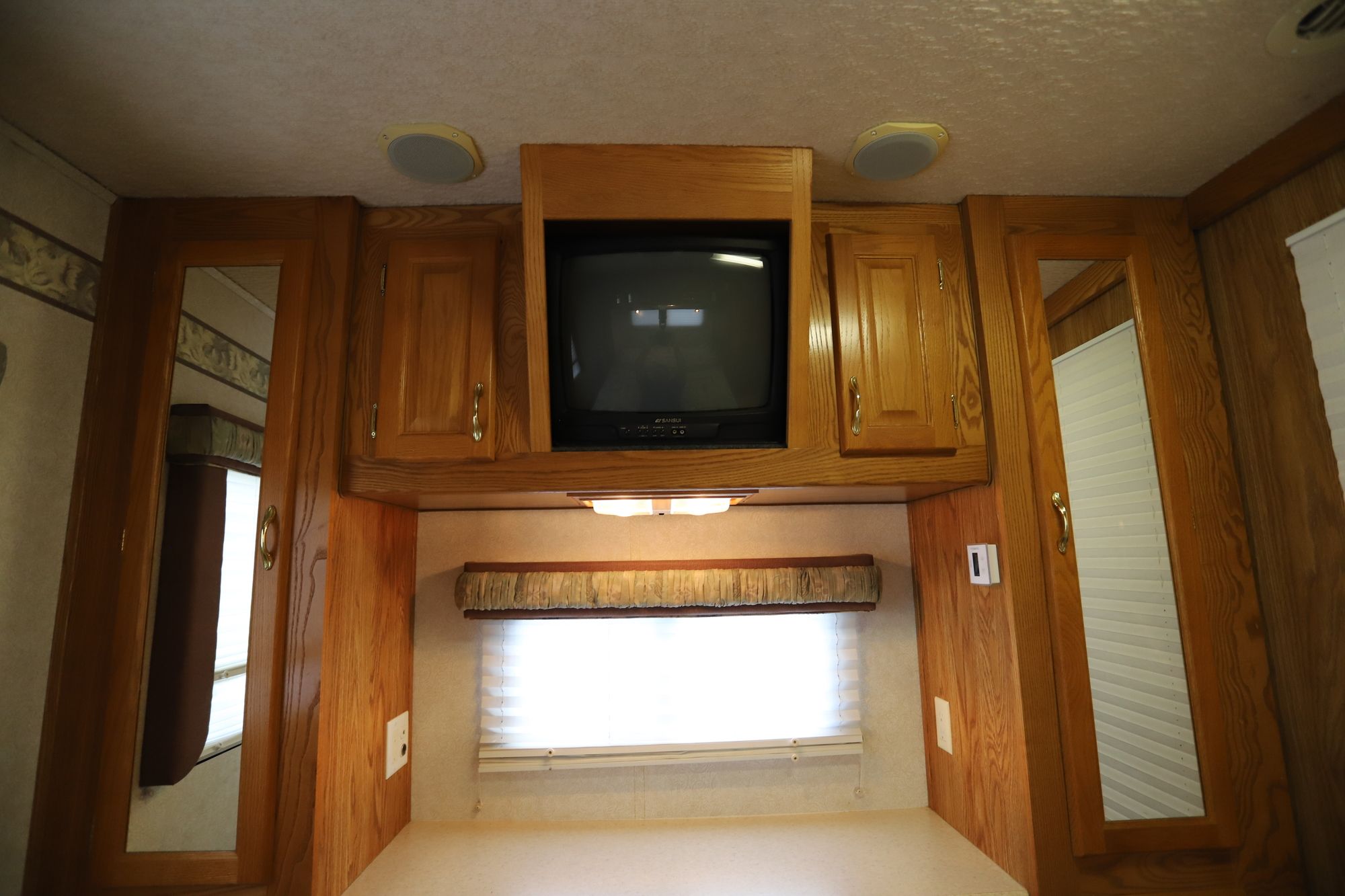 Used 2004 Gulf Stream Sun Voyager 8335 Class A  For Sale