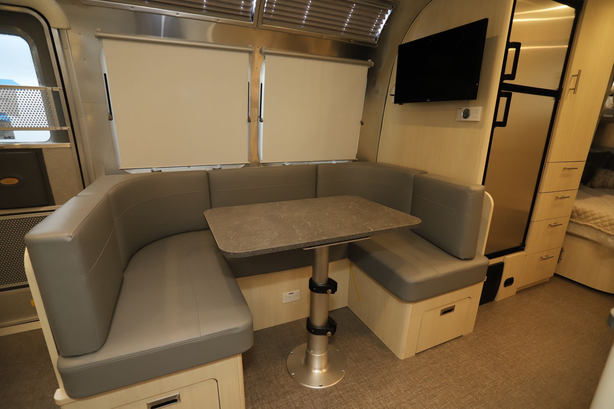 New 2021 Airstream Flying Cloud 30FB Travel Trailer  For Sale