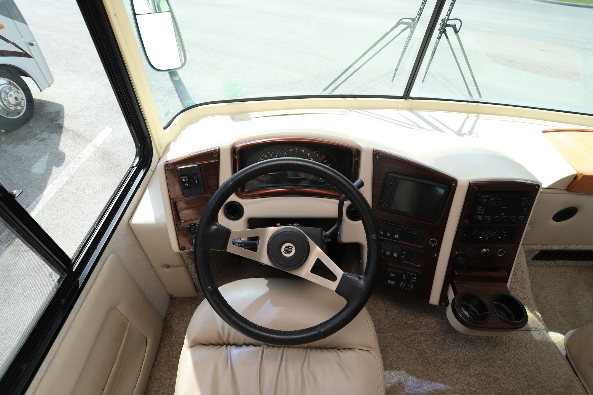 Used 2004 Gulf Stream Sun Voyager 8335 Class A  For Sale