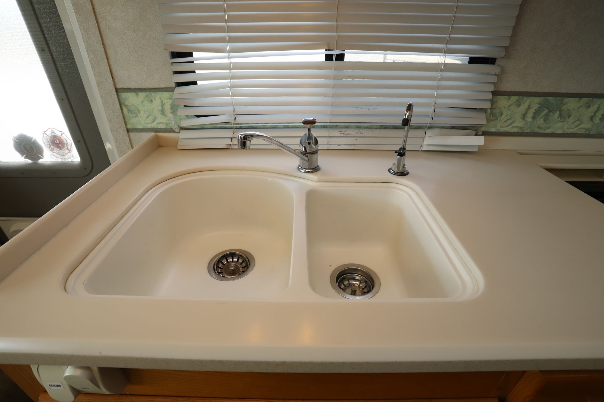 Used 2004 Gulf Stream Sun Voyager 8335 Class A  For Sale
