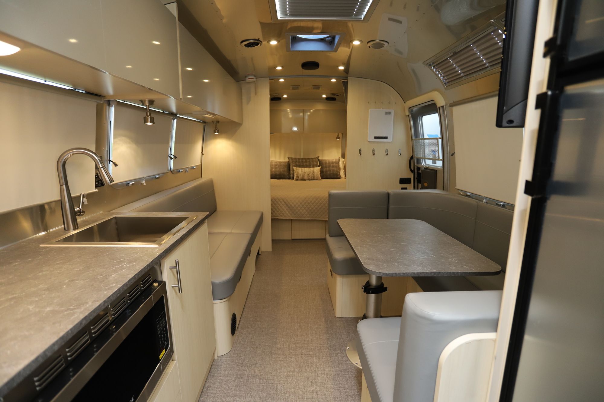 New 2021 Airstream Flying Cloud 30FB Travel Trailer  For Sale