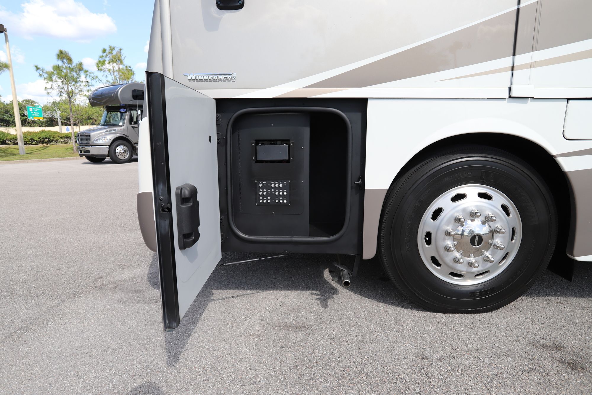 Used 2015 Winnebago Journey 36M Class A  For Sale