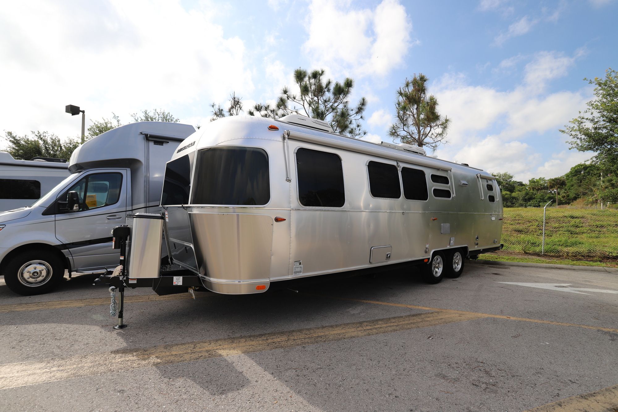 New 2021 Airstream Flying Cloud 30FB Travel Trailer  For Sale