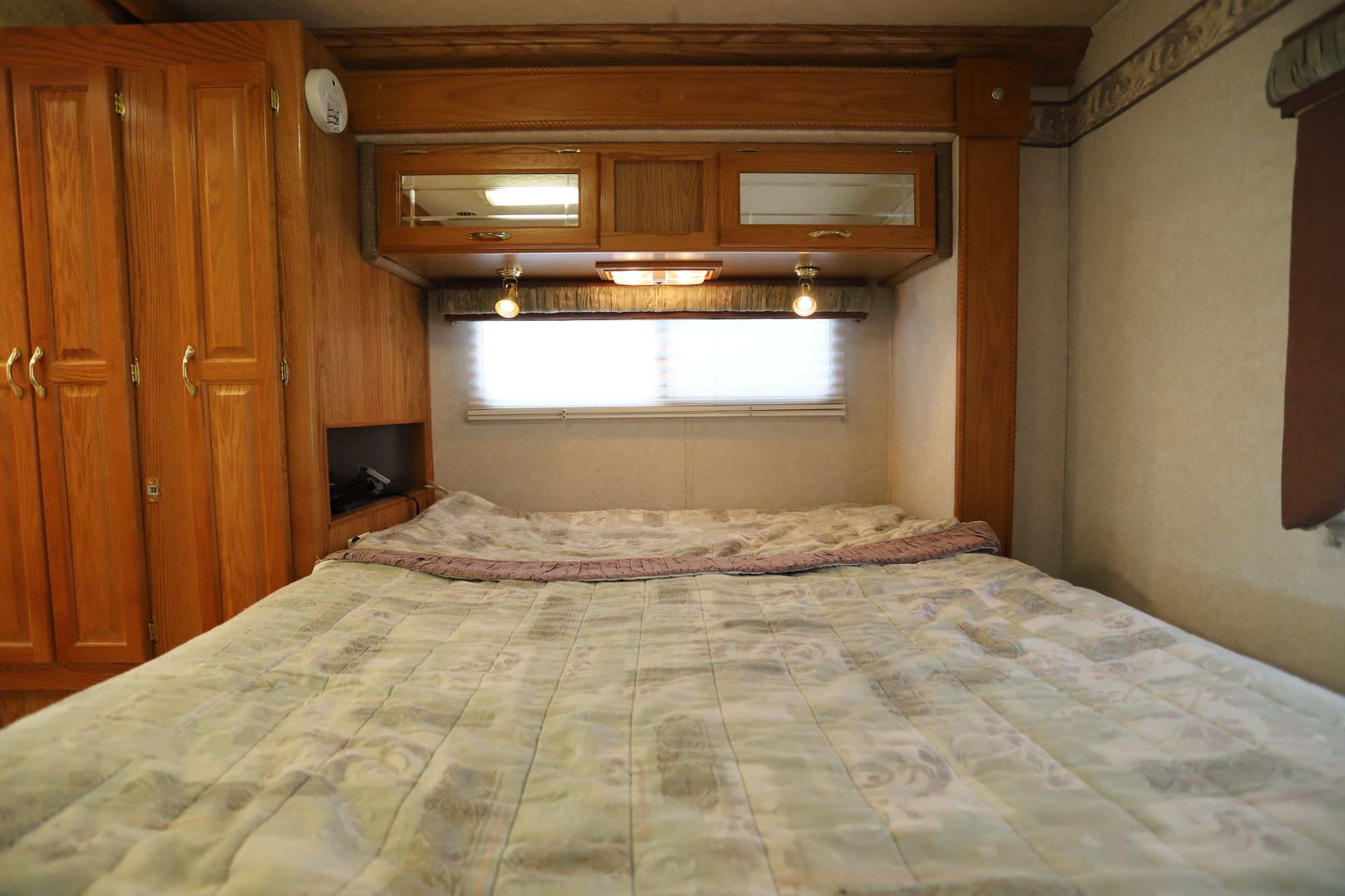 Used 2004 Gulf Stream Sun Voyager 8335 Class A  For Sale