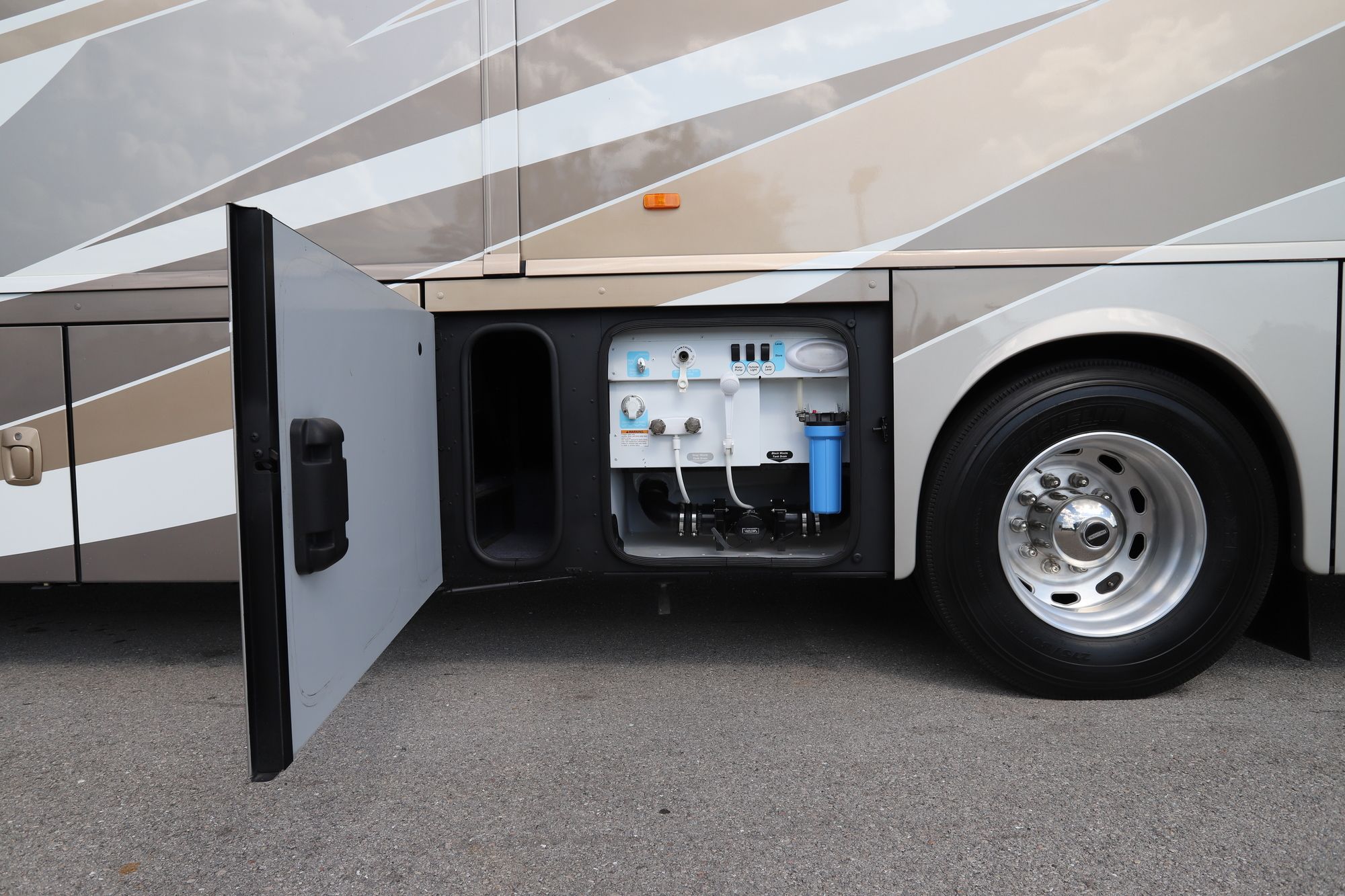 Used 2015 Winnebago Journey 36M Class A  For Sale