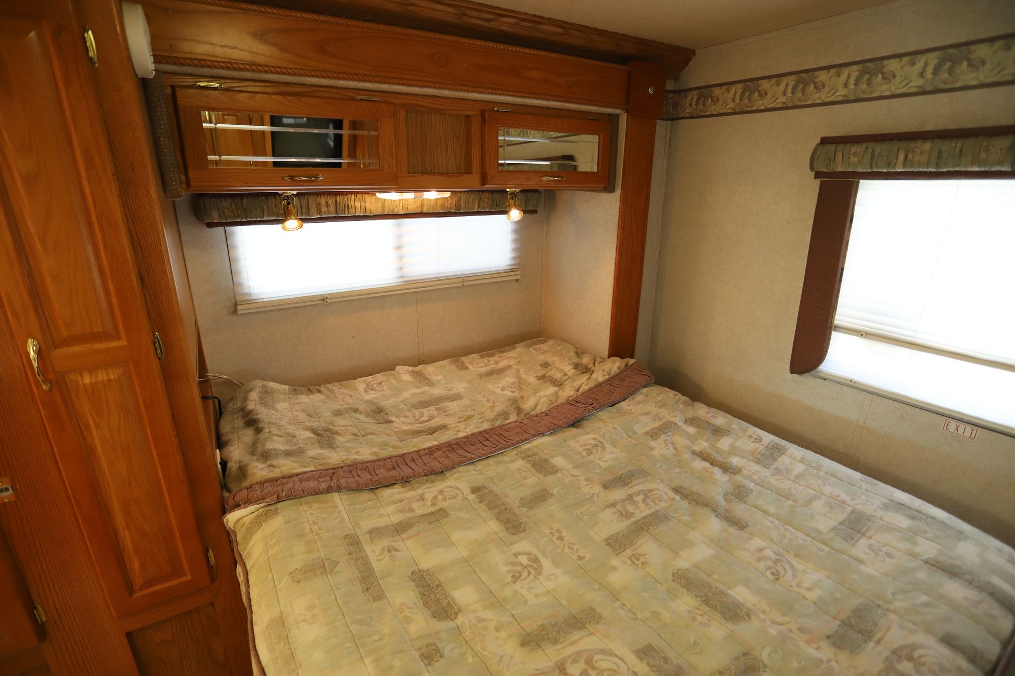 Used 2004 Gulf Stream Sun Voyager 8335 Class A  For Sale