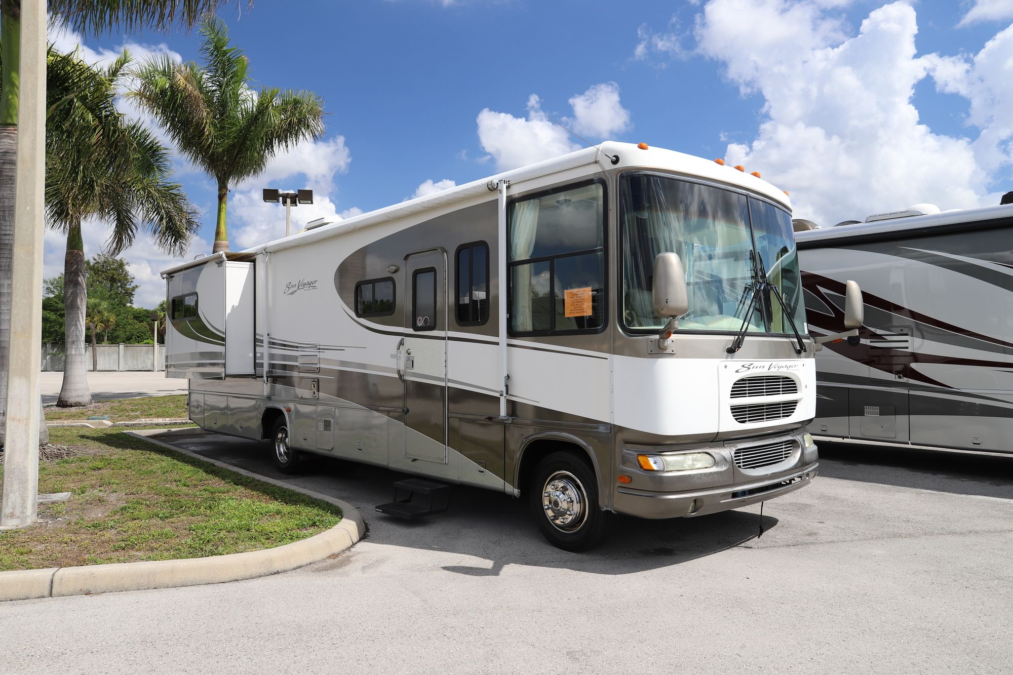 Used 2004 Gulf Stream Sun Voyager 8335 Class A  For Sale